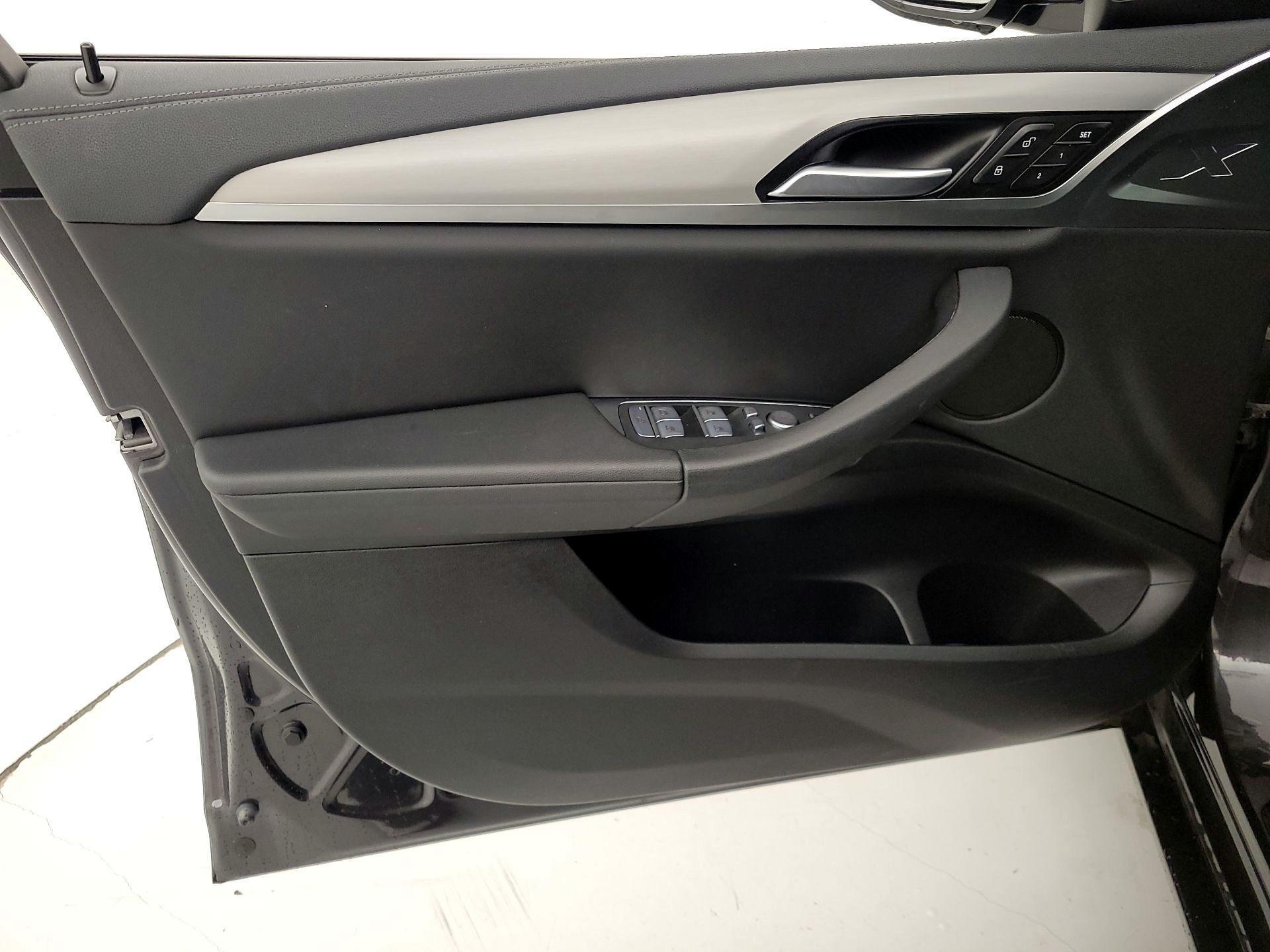 Thumbnail: 2021 BMW X4 - 12