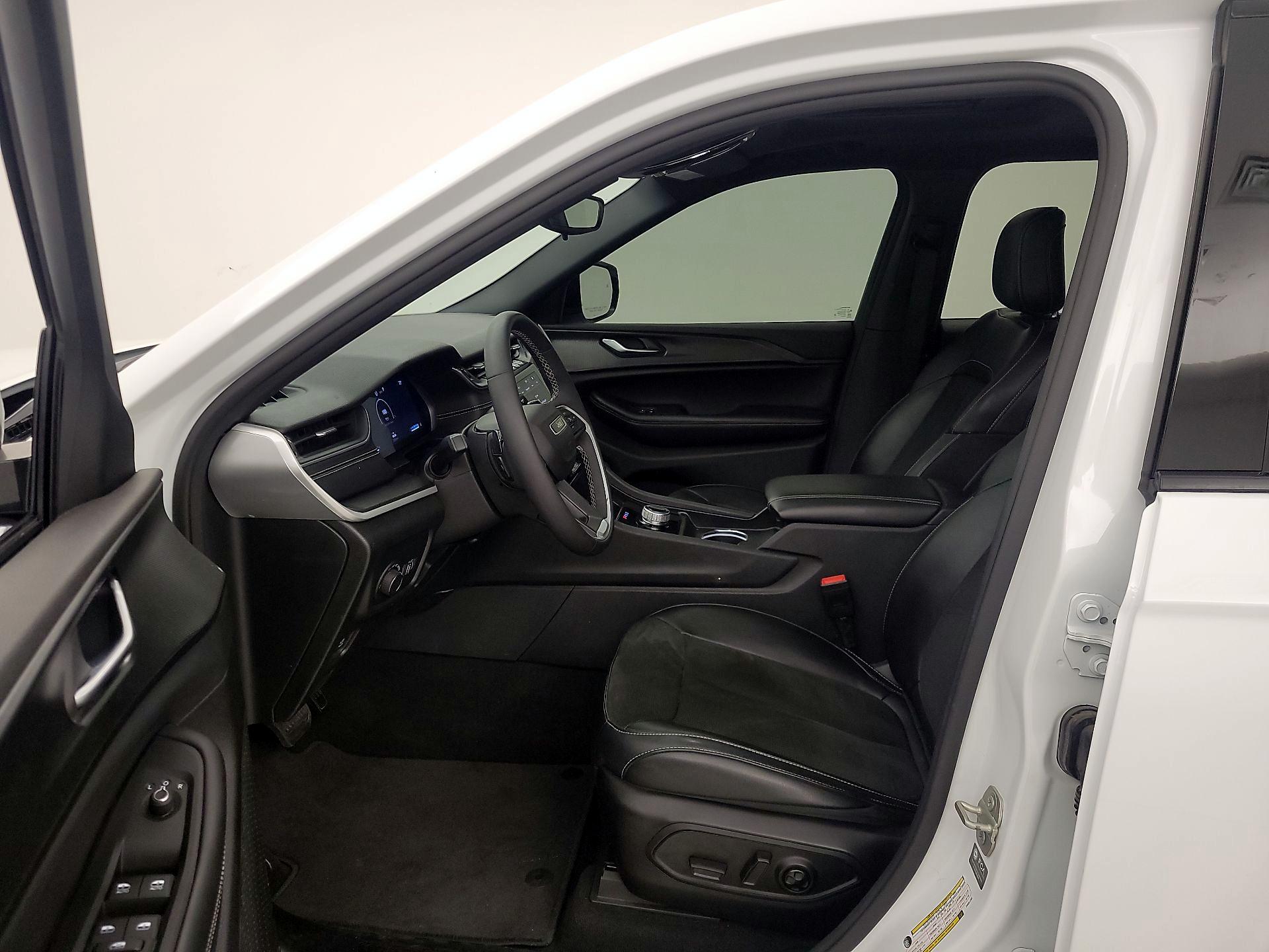 Thumbnail: 2023 Jeep Grand Cherokee L - 11