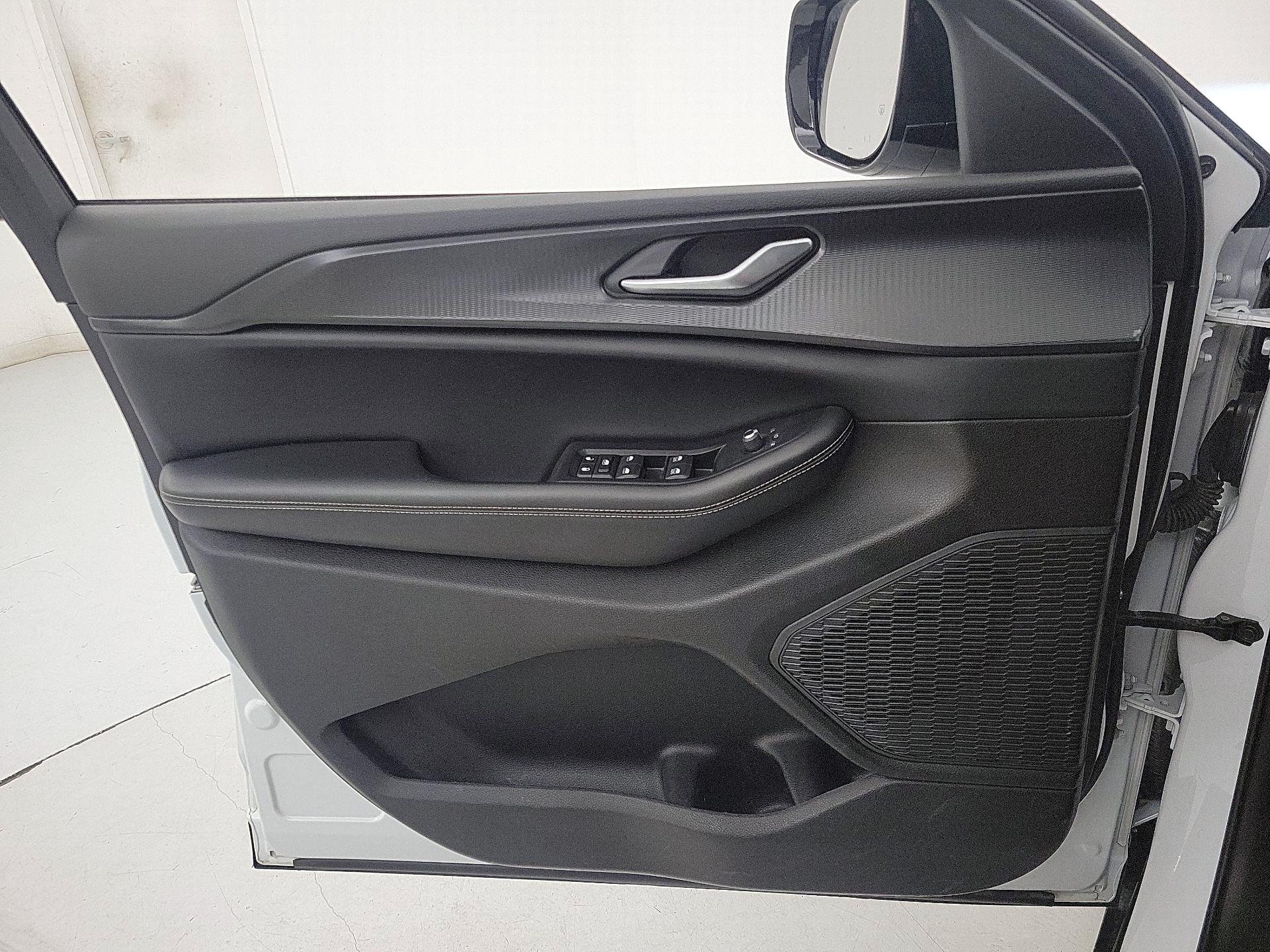 Thumbnail: 2023 Jeep Grand Cherokee L - 12