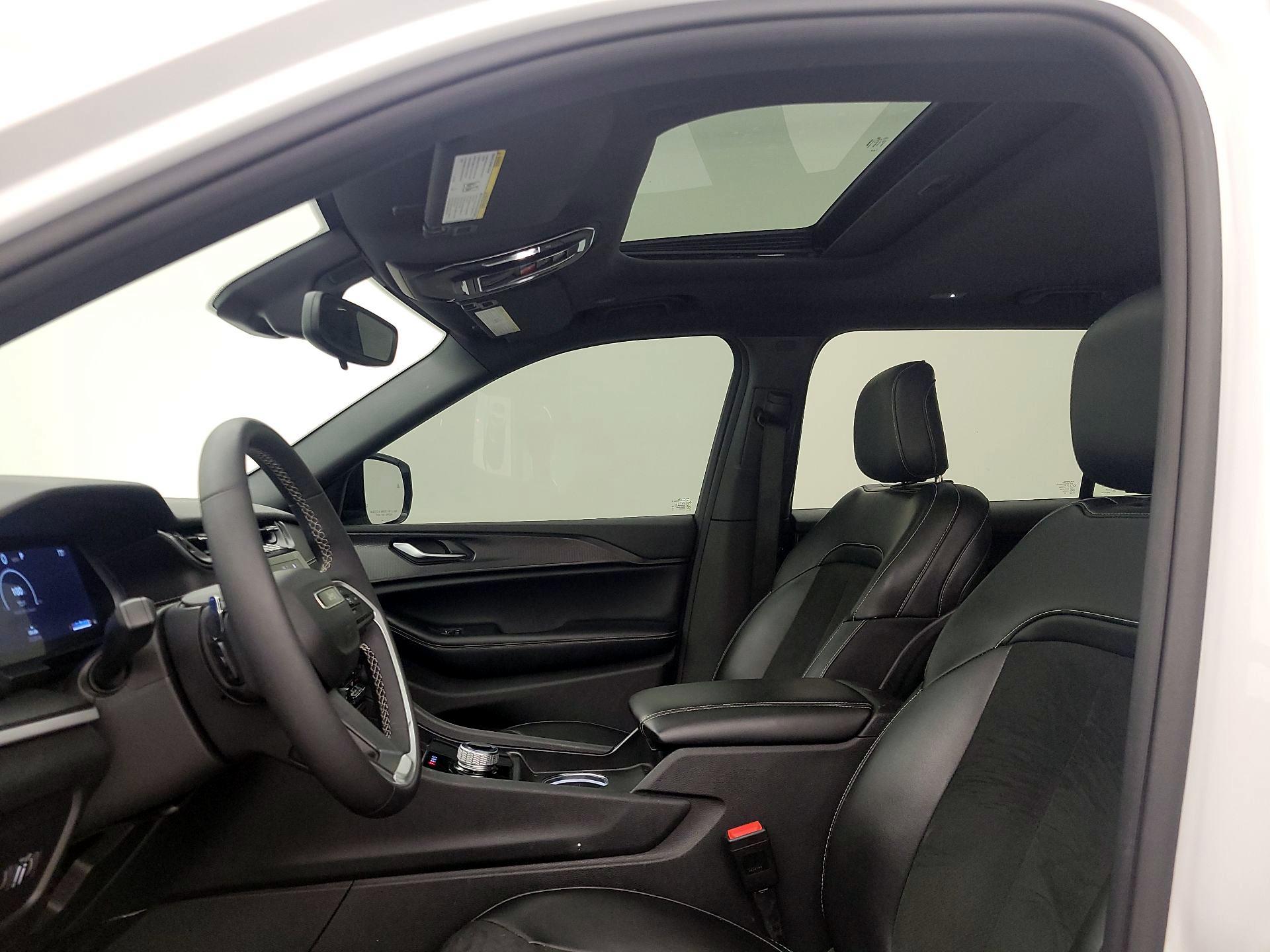 Thumbnail: 2023 Jeep Grand Cherokee L - 19