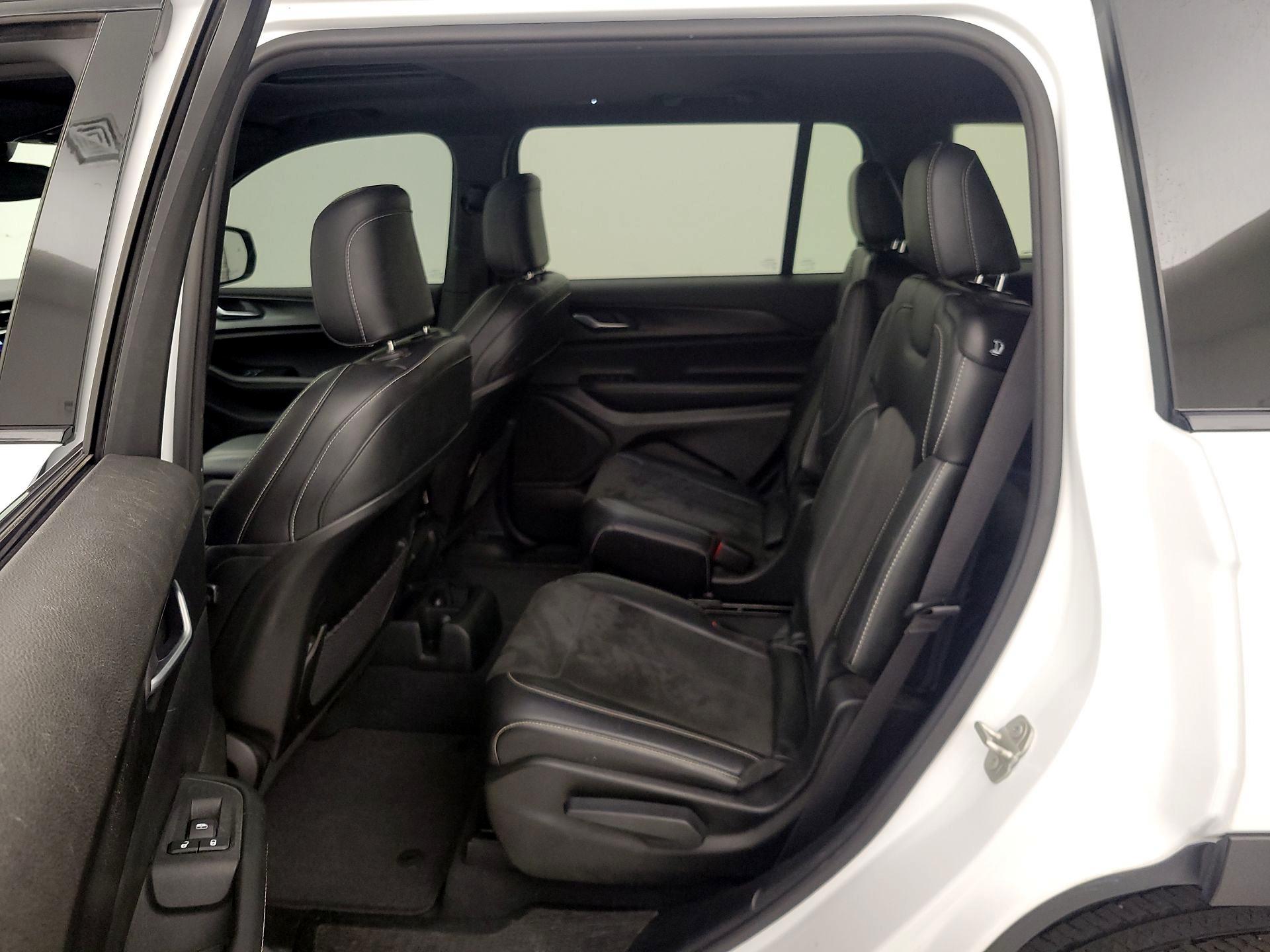 Thumbnail: 2023 Jeep Grand Cherokee L - 20