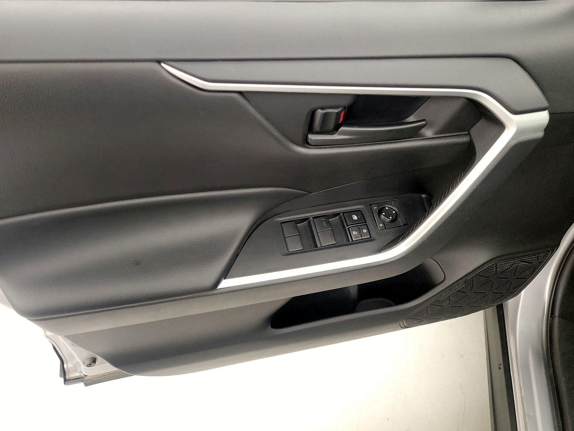 Thumbnail: 2022 Toyota RAV4 - 12
