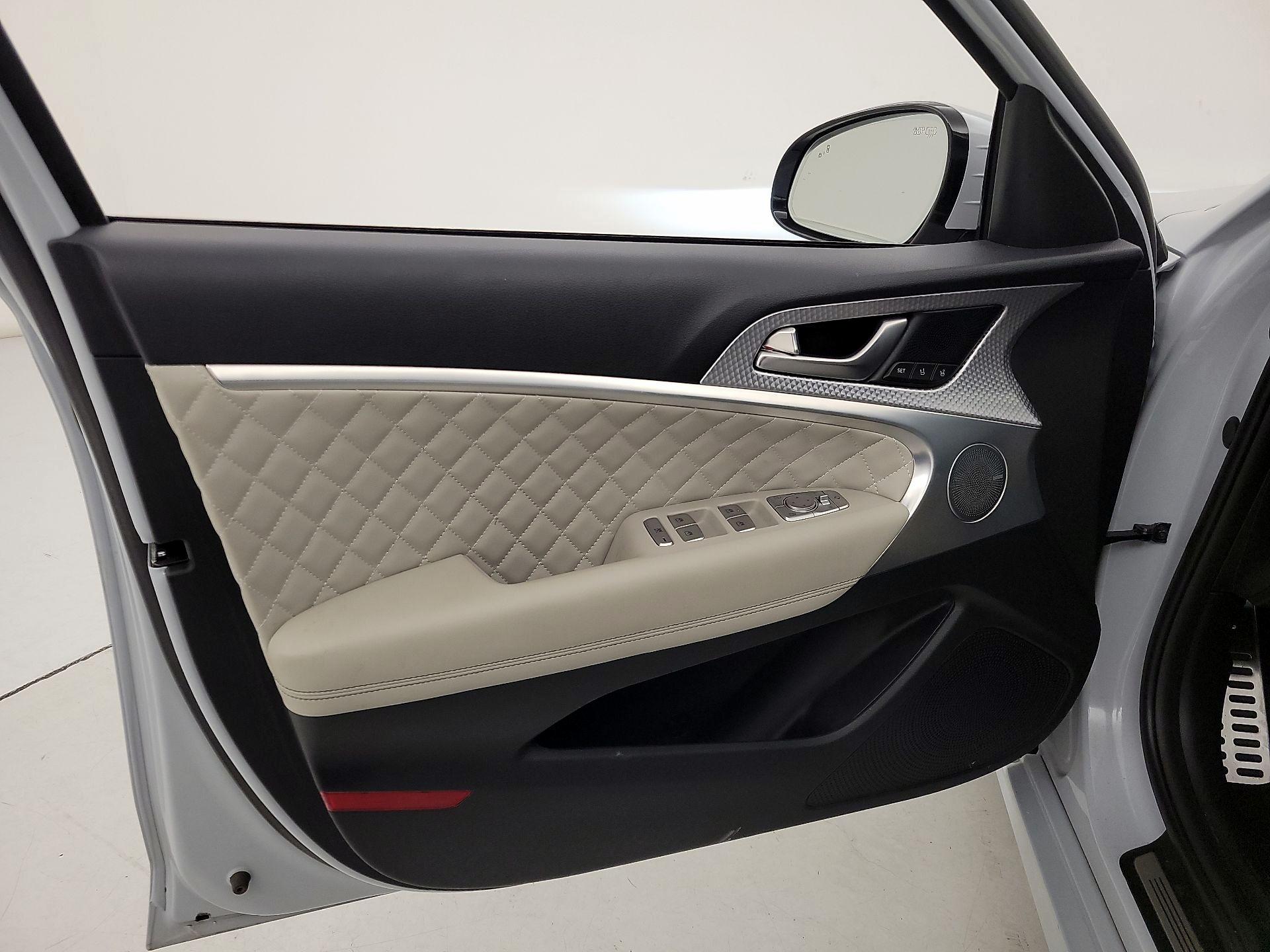 Thumbnail: 2022 Genesis G70 - 12