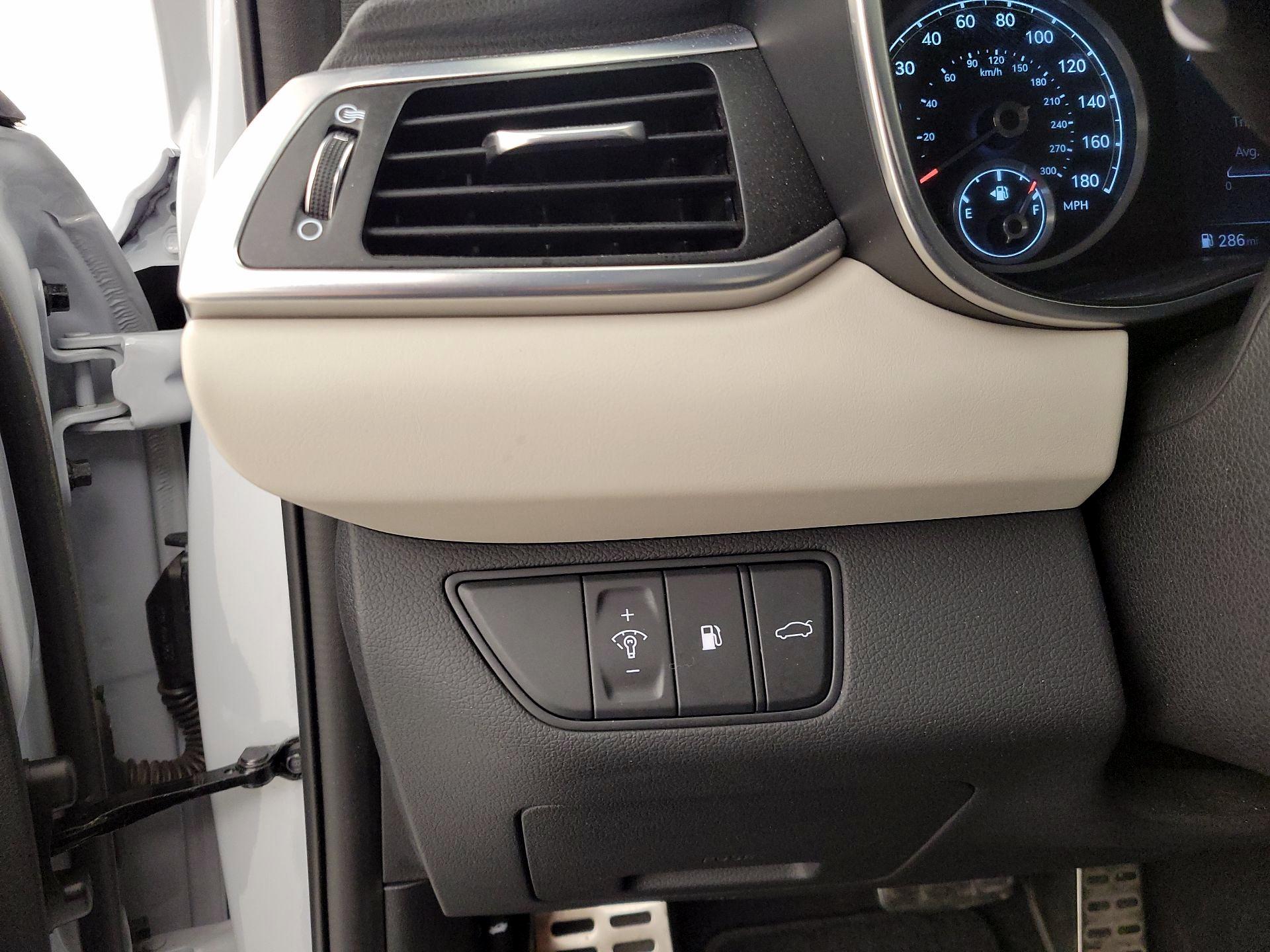 Thumbnail: 2022 Genesis G70 - 13