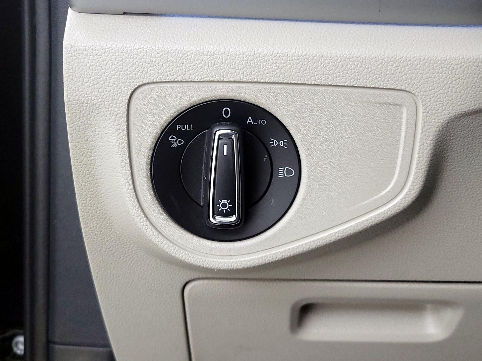 Thumbnail: 2021 Volkswagen Atlas - 13