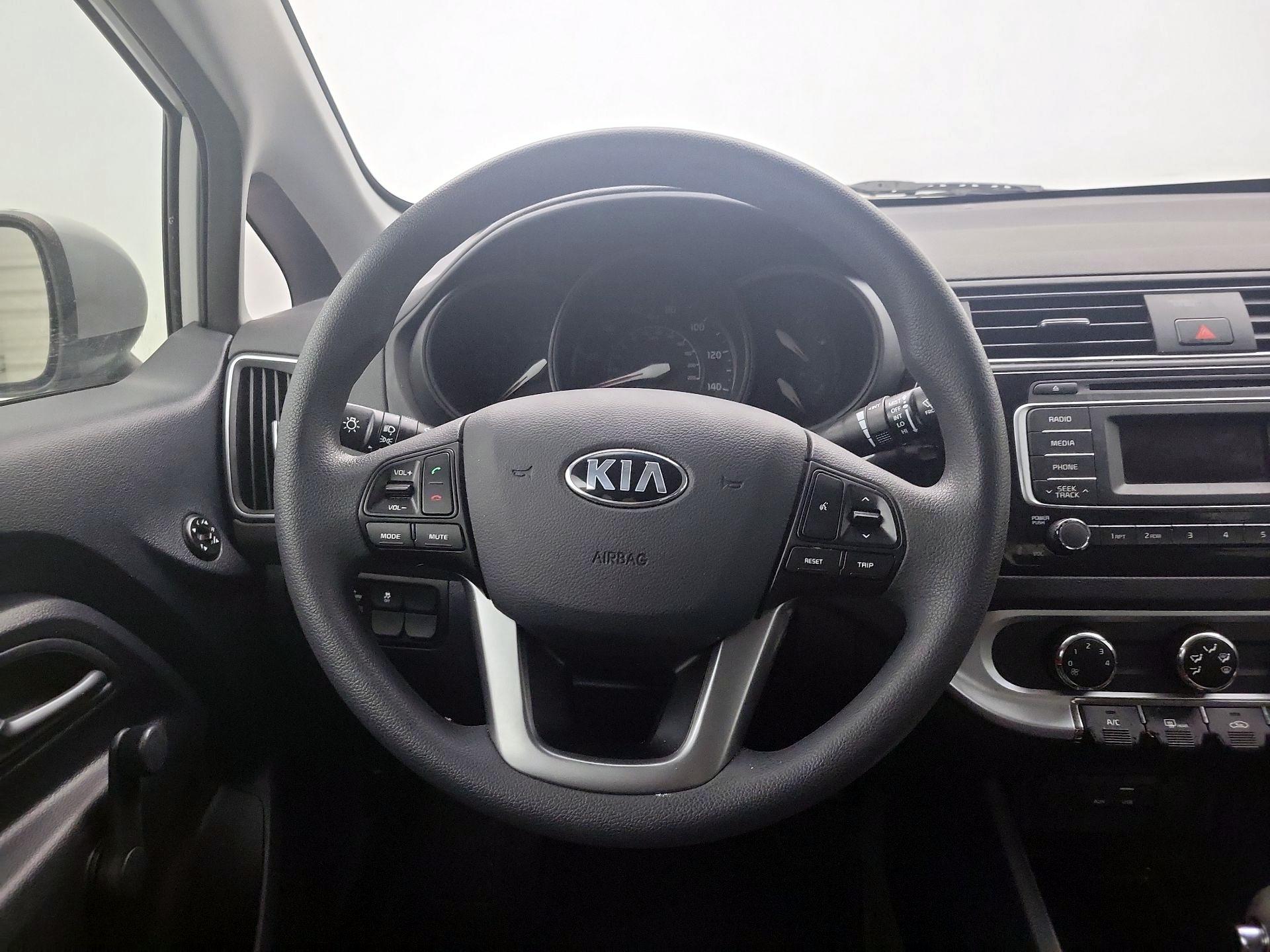 Thumbnail: 2016 Kia Rio - 10
