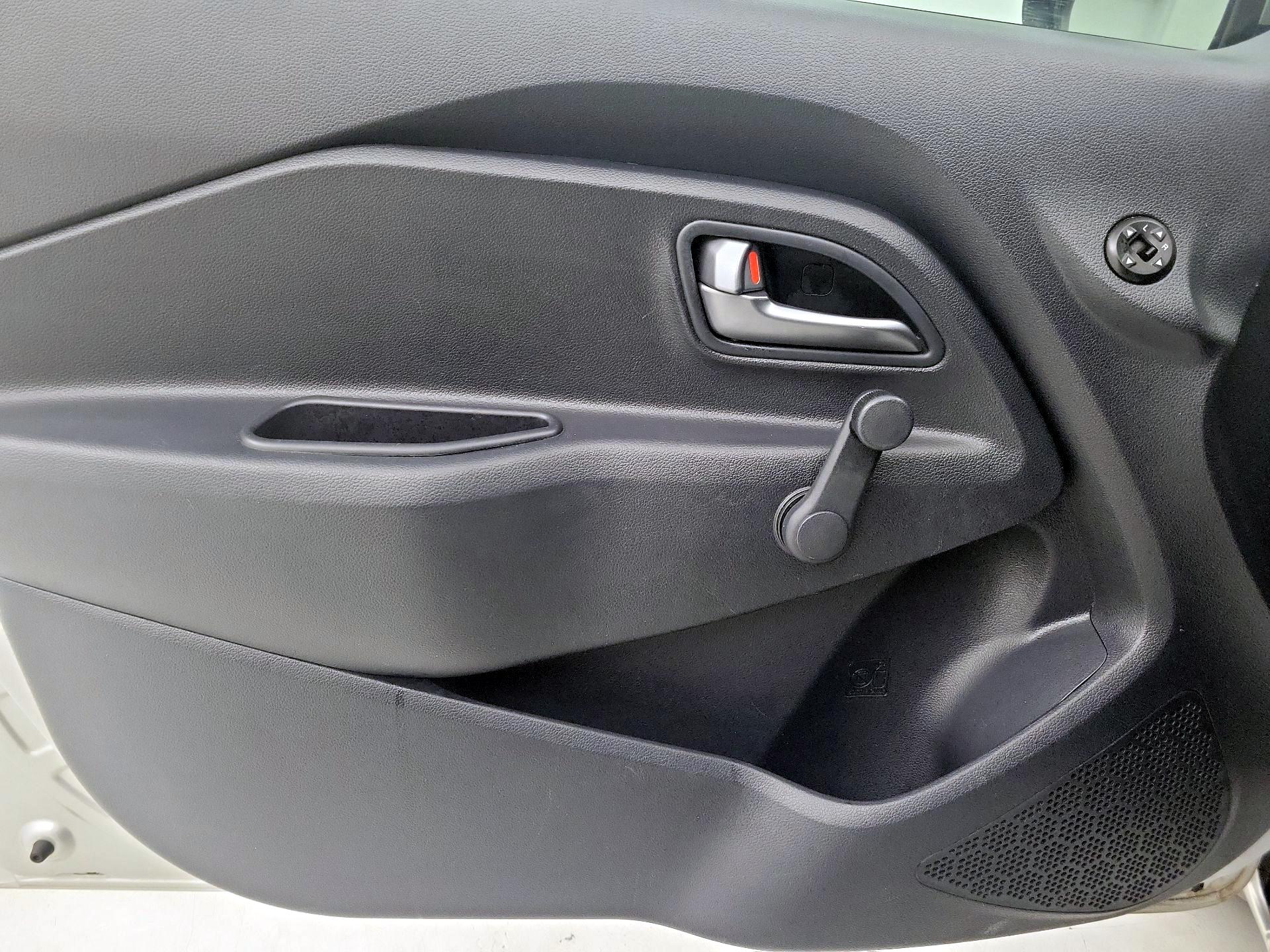 Thumbnail: 2016 Kia Rio - 12