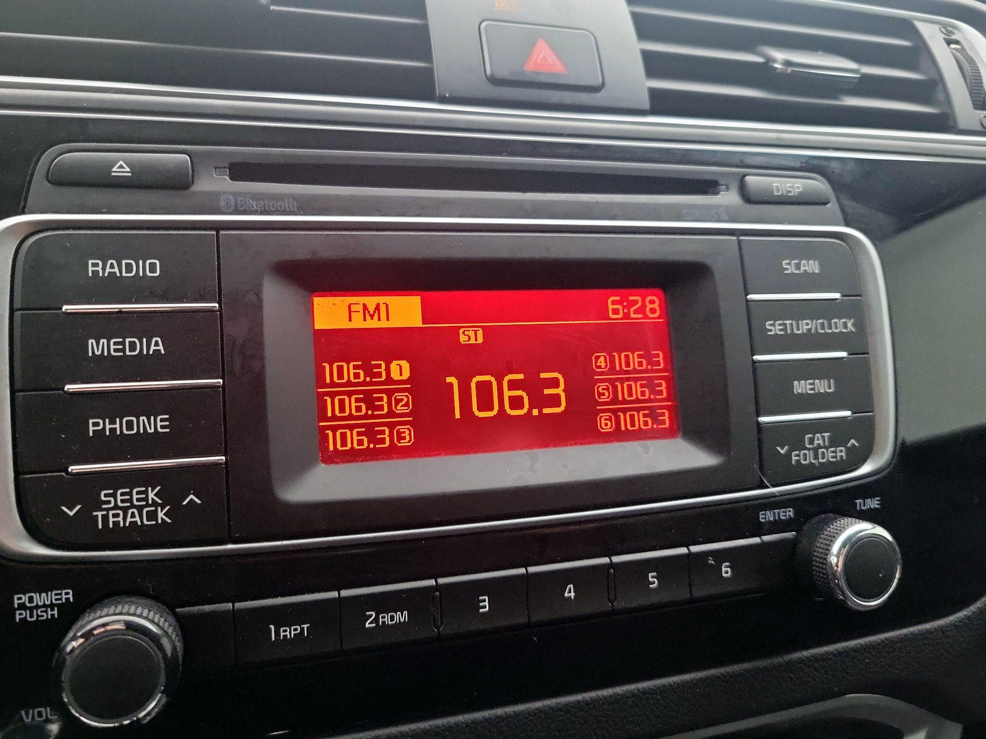 Thumbnail: 2016 Kia Rio - 14