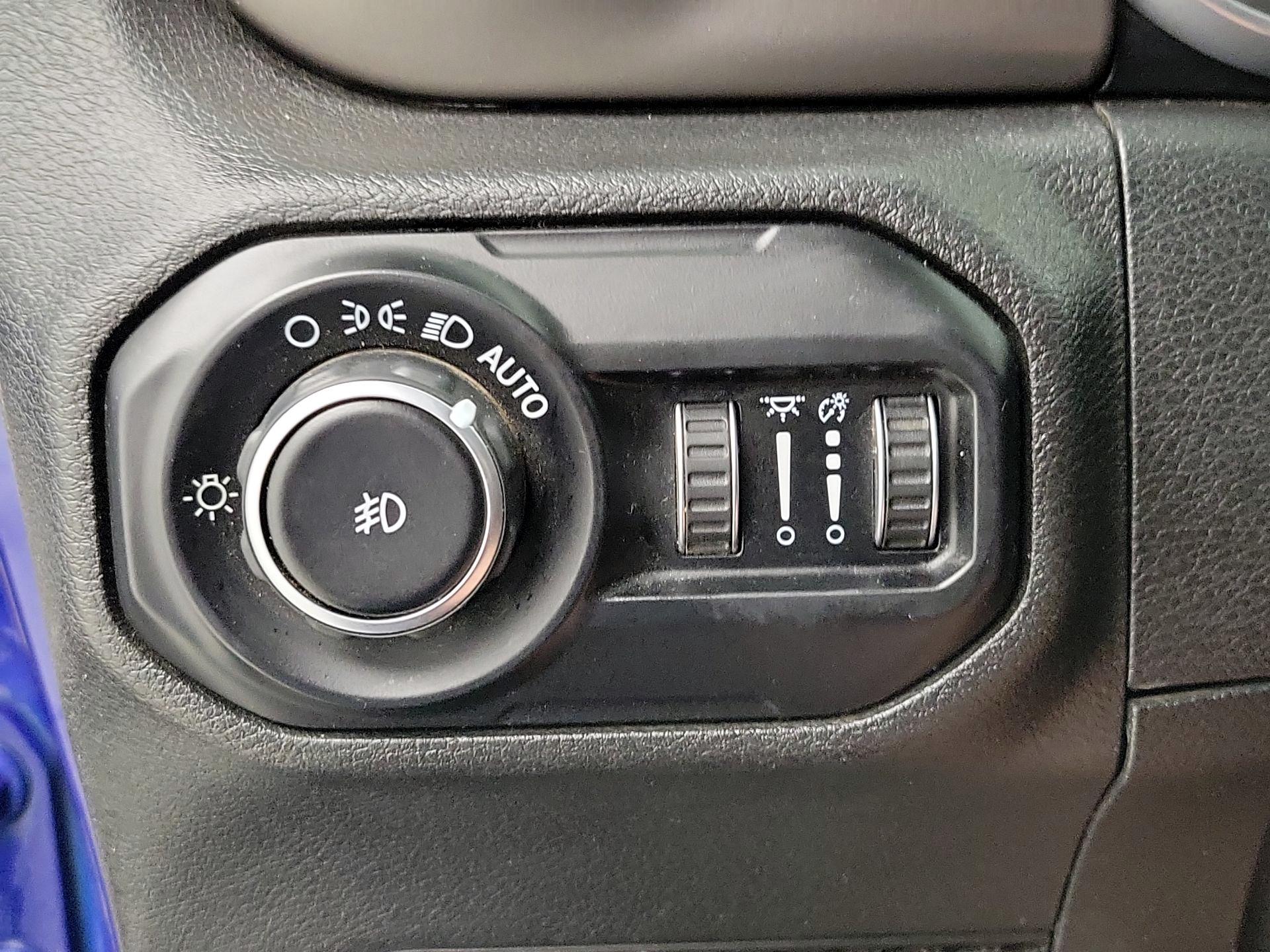Thumbnail: 2018 Jeep Wrangler - 13