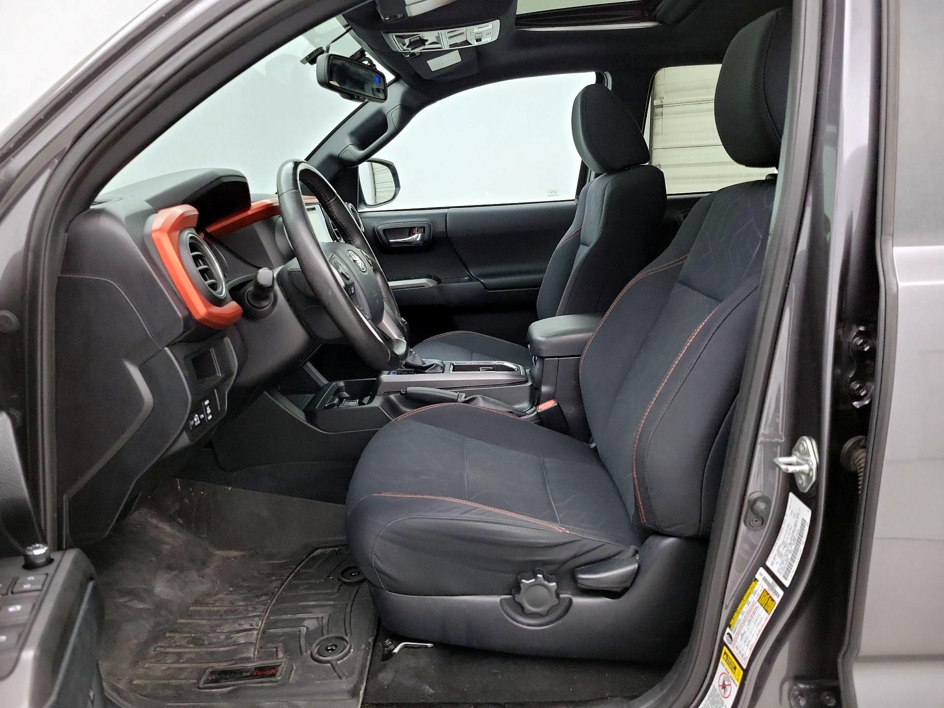 Thumbnail: 2016 Toyota Tacoma - 11