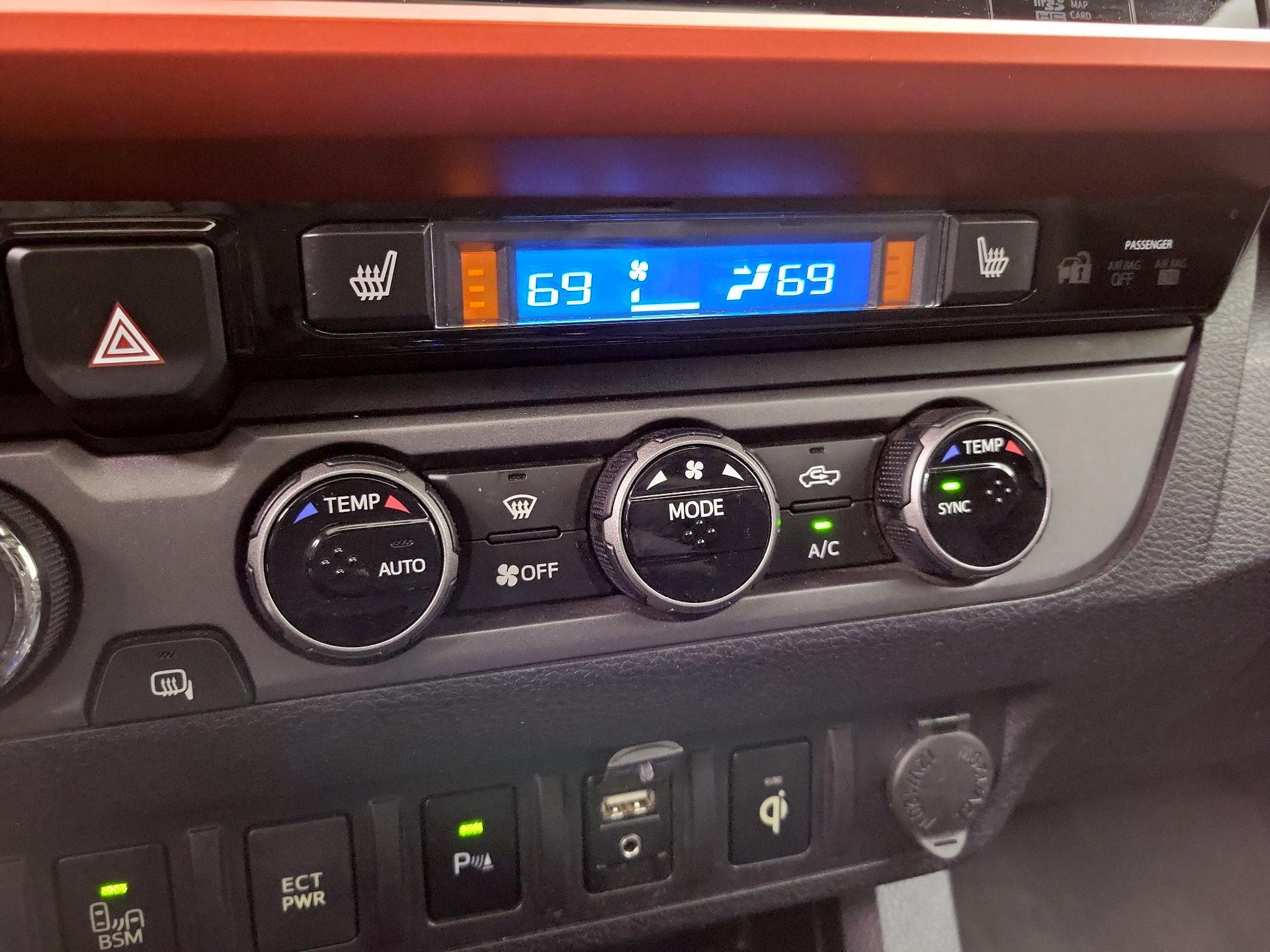 Thumbnail: 2016 Toyota Tacoma - 17