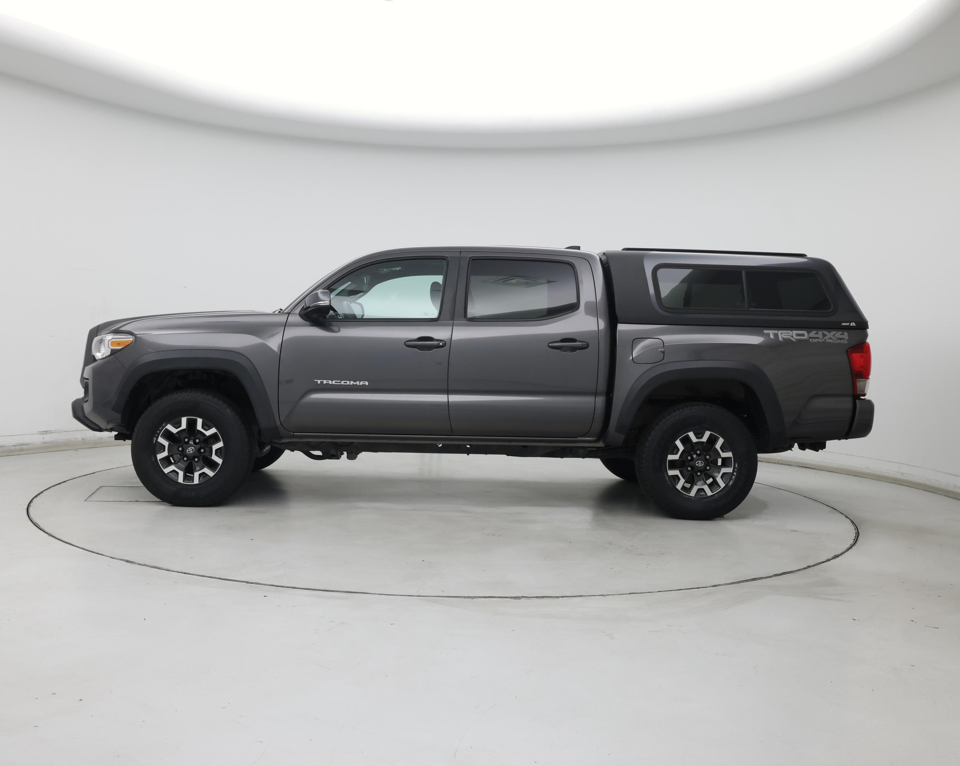 Thumbnail: 2016 Toyota Tacoma - 3