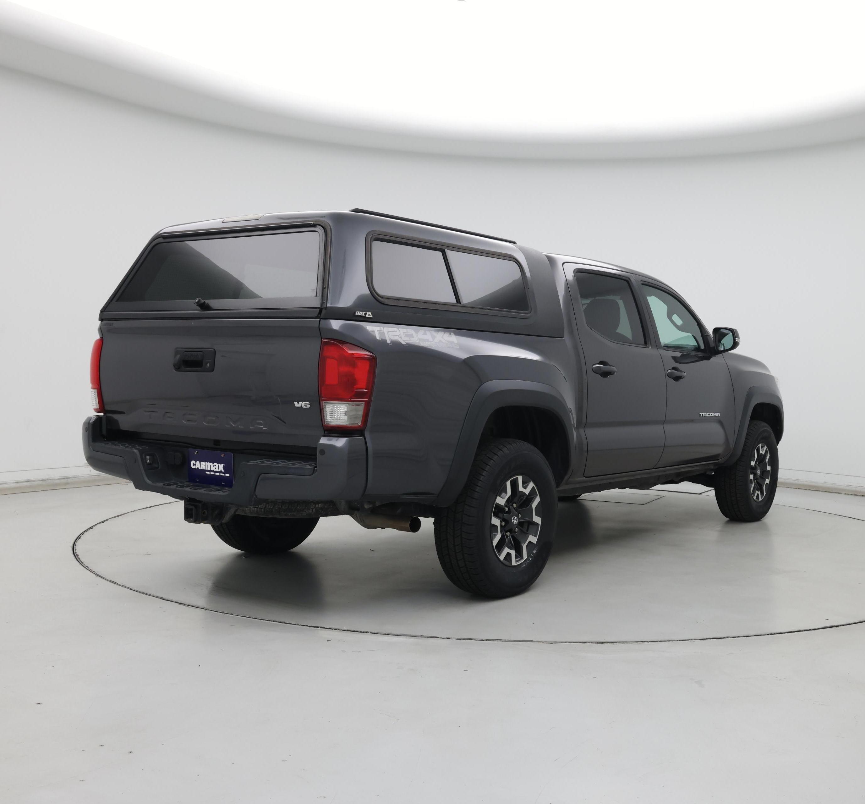 Thumbnail: 2016 Toyota Tacoma - 8