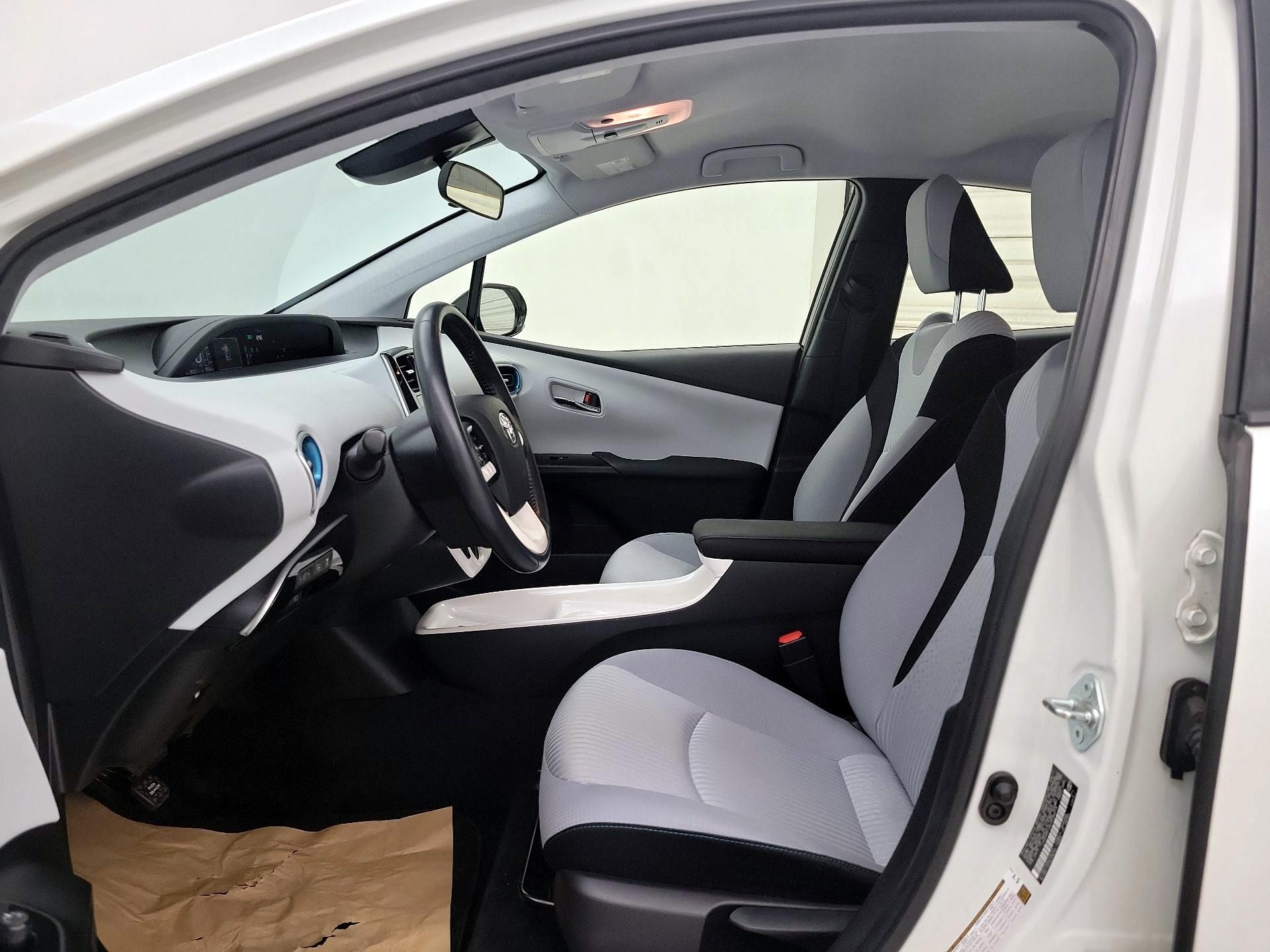 Thumbnail: 2017 Toyota Prius - 11