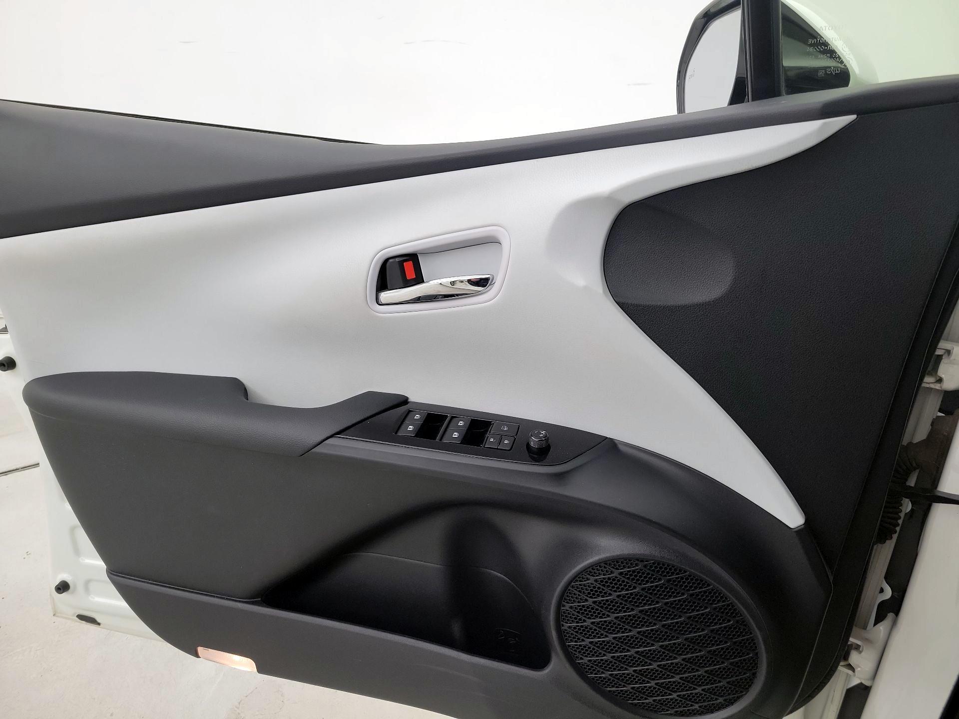 Thumbnail: 2017 Toyota Prius - 12