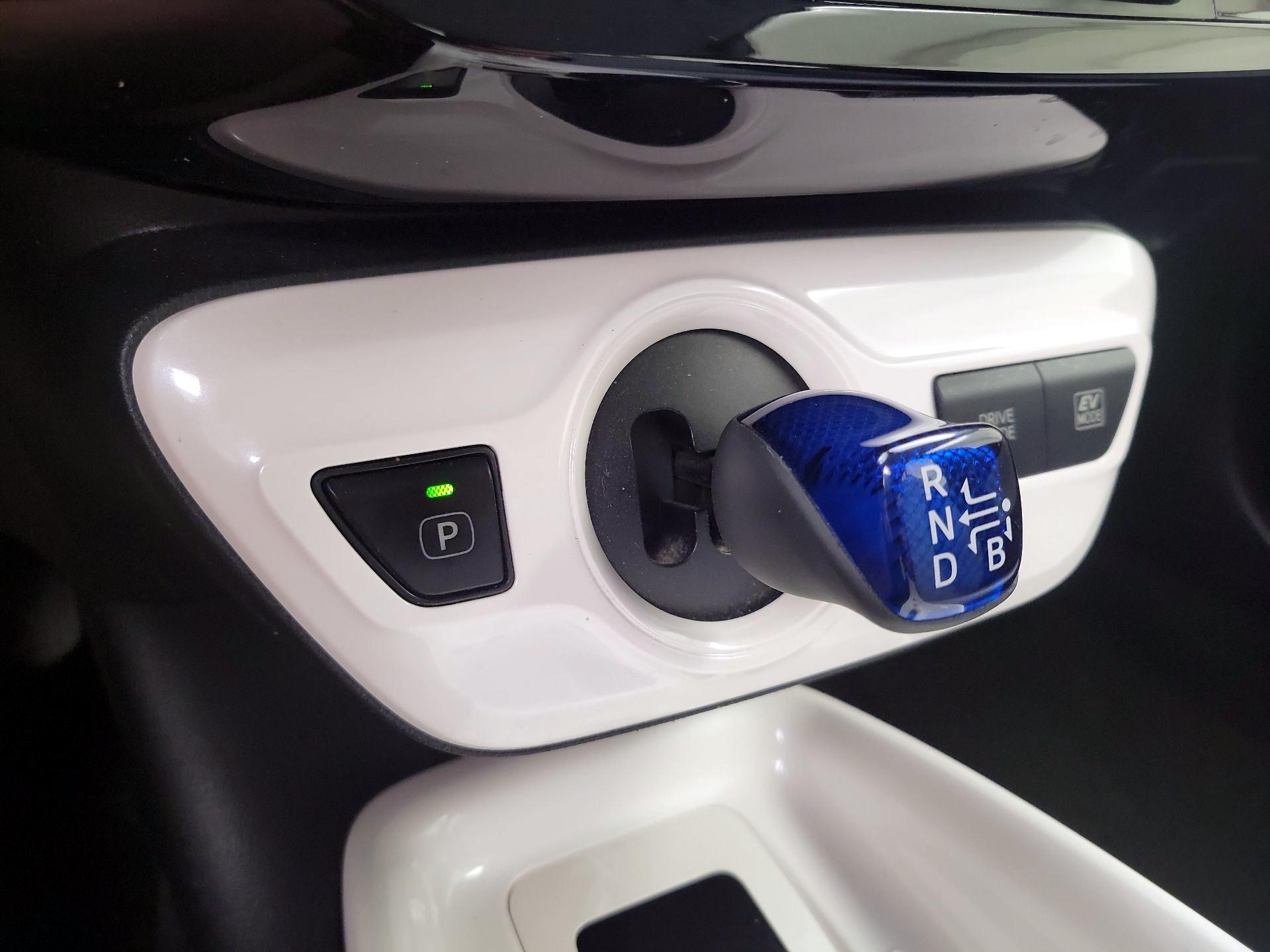 Thumbnail: 2017 Toyota Prius - 18