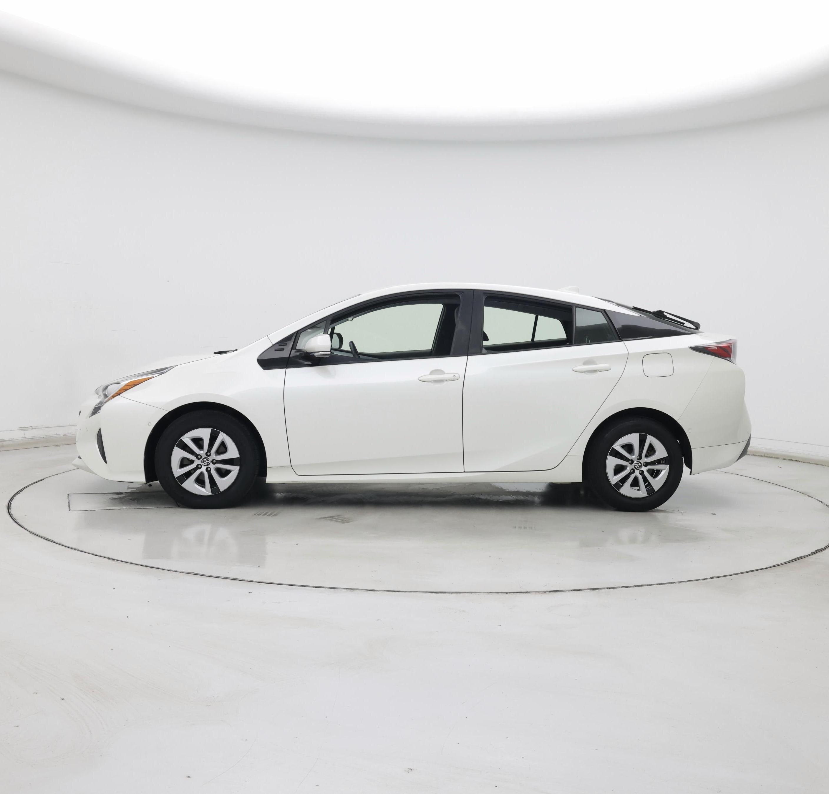 Thumbnail: 2017 Toyota Prius - 3