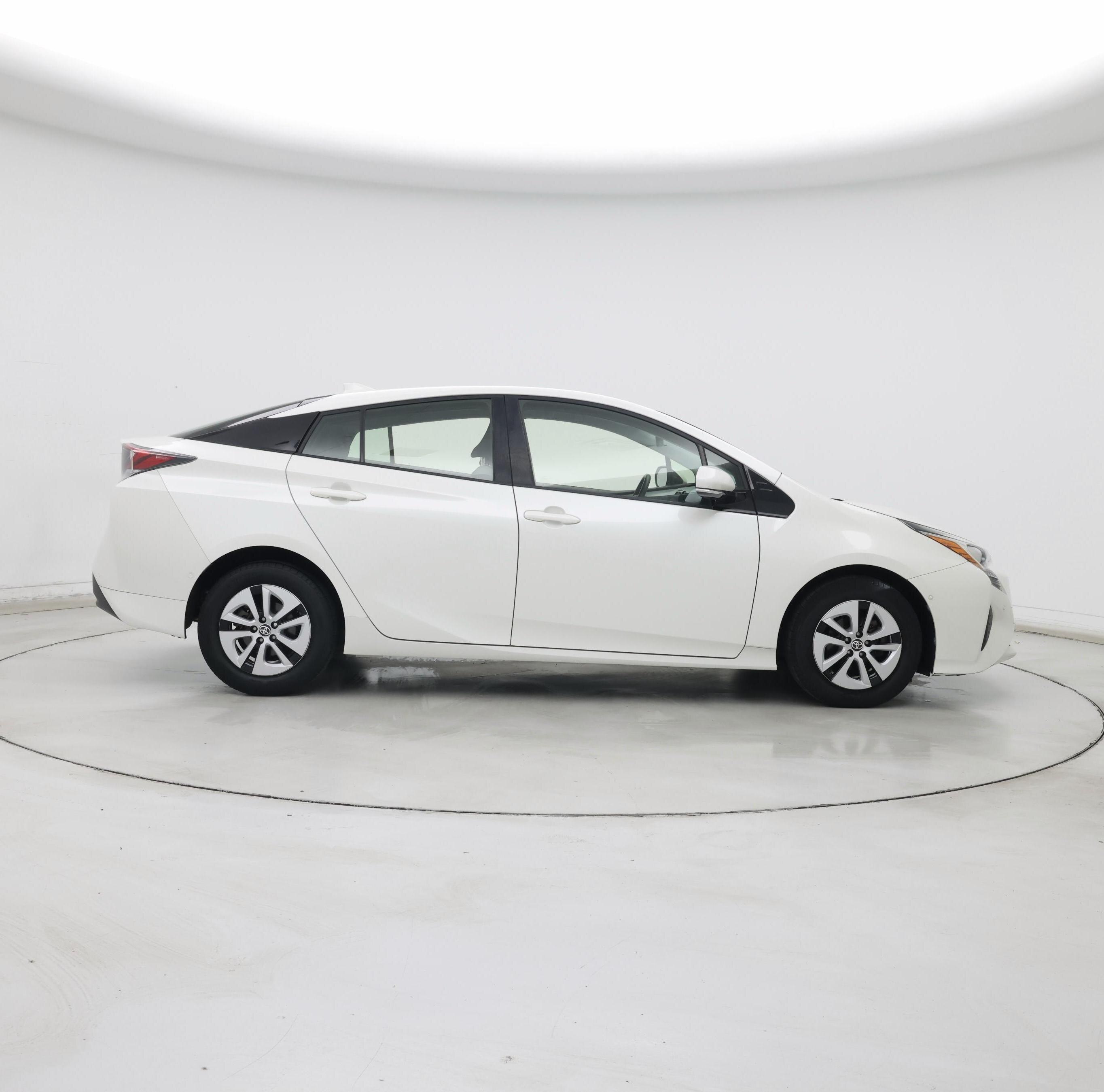 Thumbnail: 2017 Toyota Prius - 7