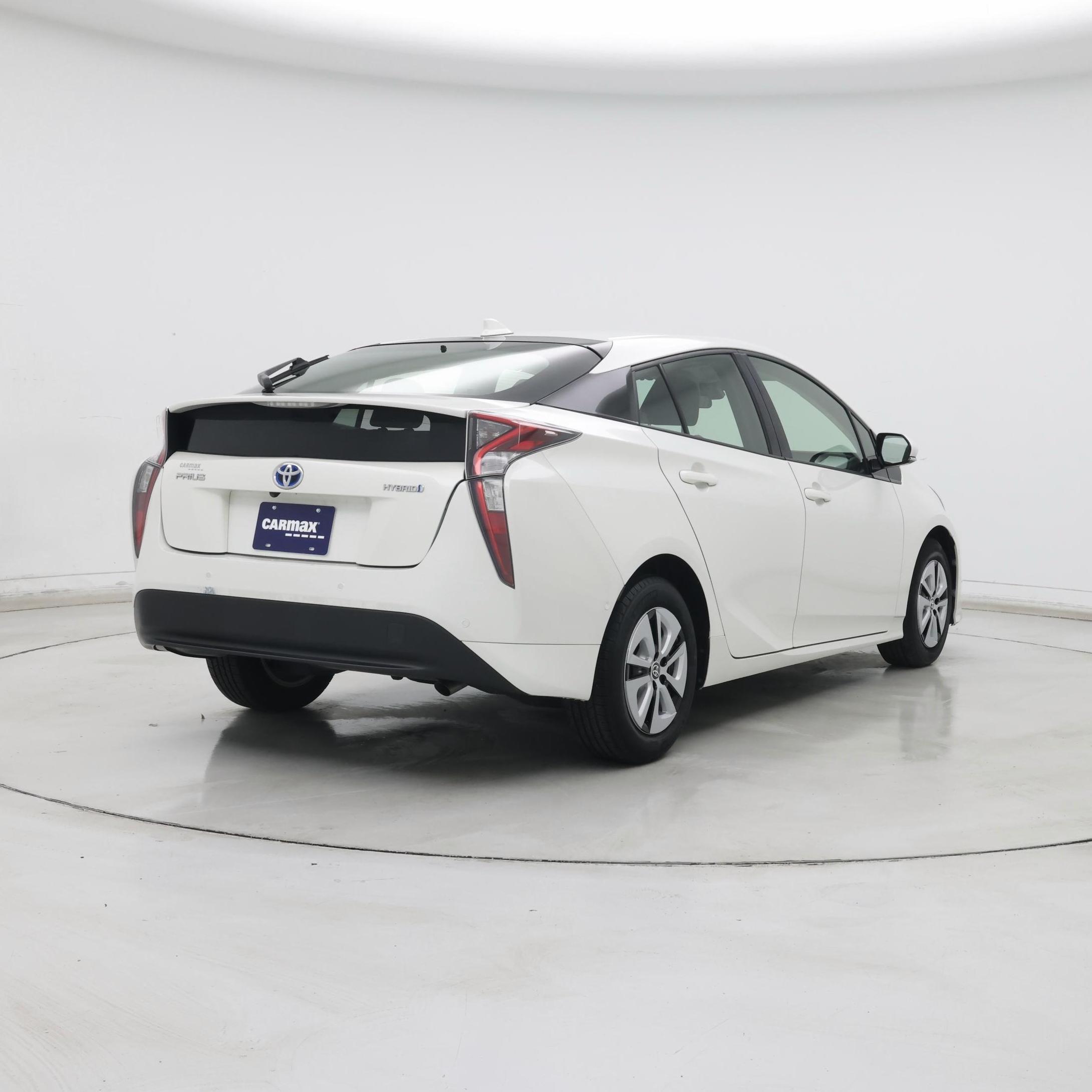 Thumbnail: 2017 Toyota Prius - 8