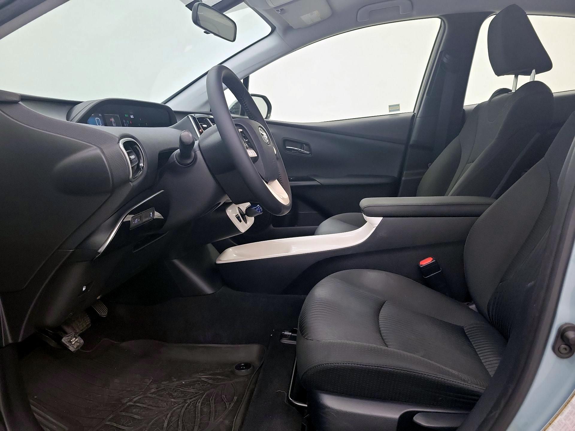 Thumbnail: 2016 Toyota Prius - 11