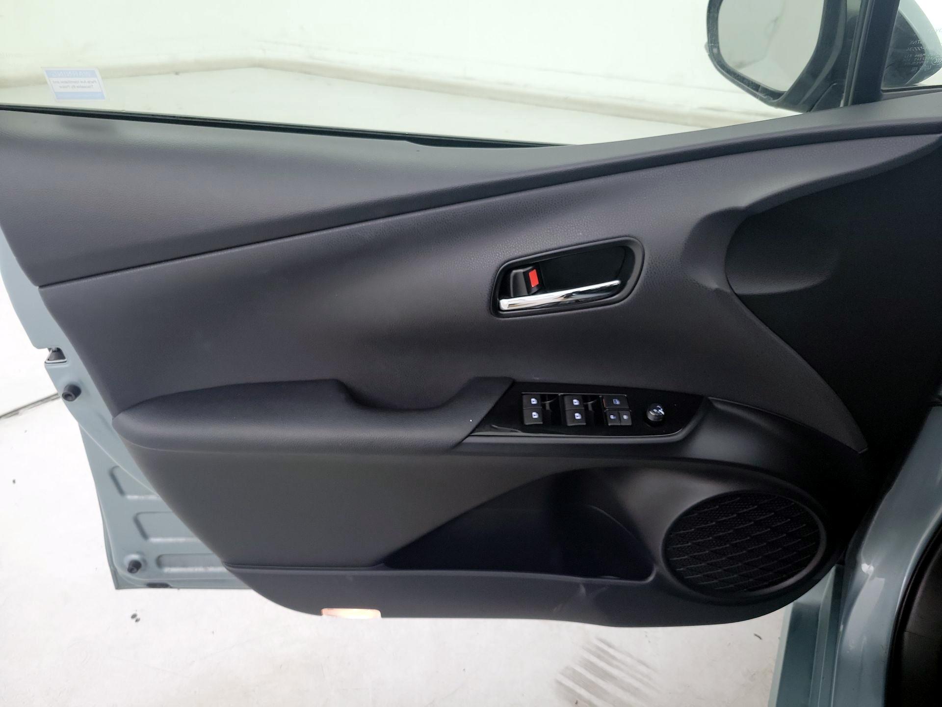 Thumbnail: 2016 Toyota Prius - 12