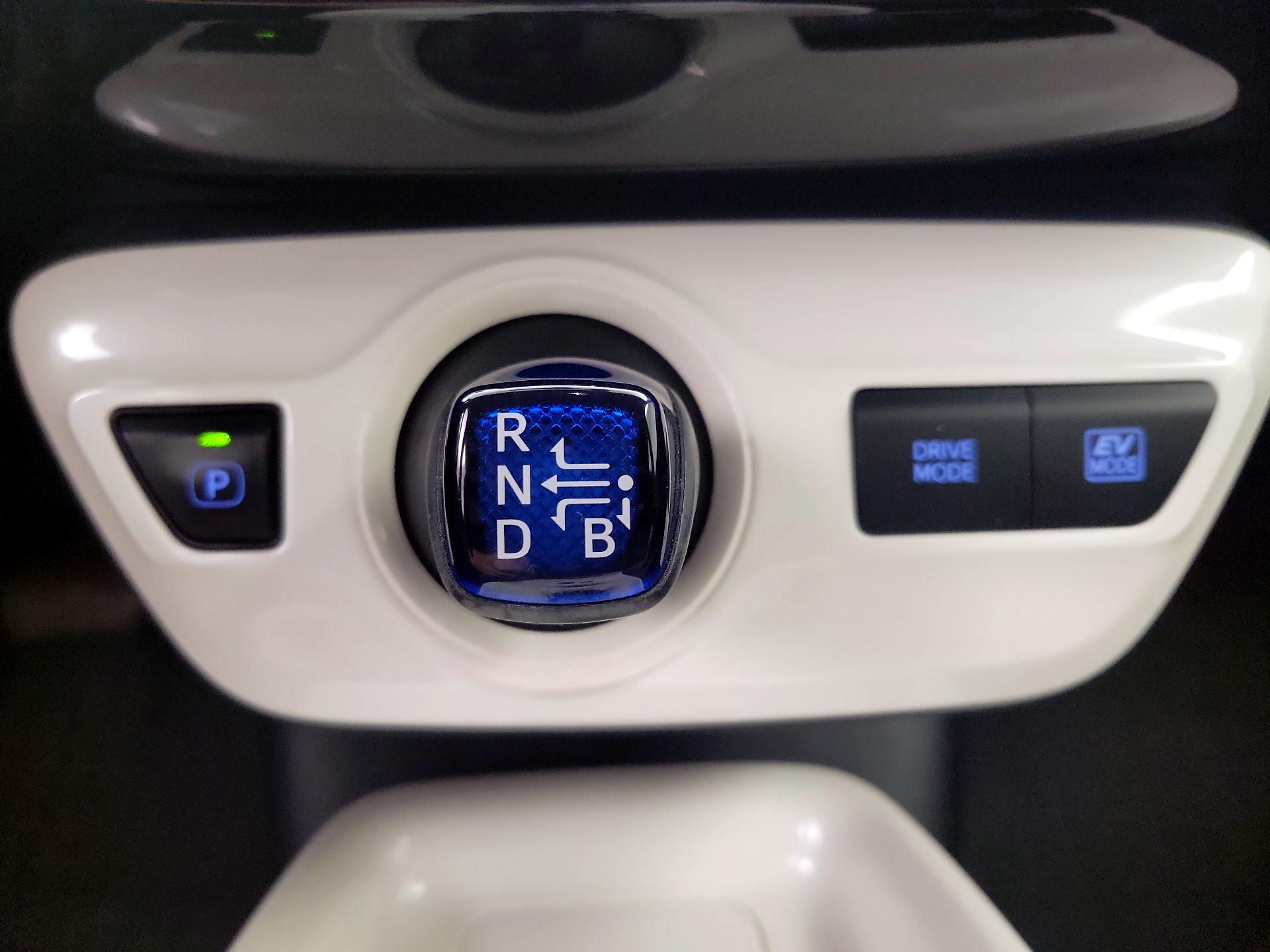 Thumbnail: 2016 Toyota Prius - 18