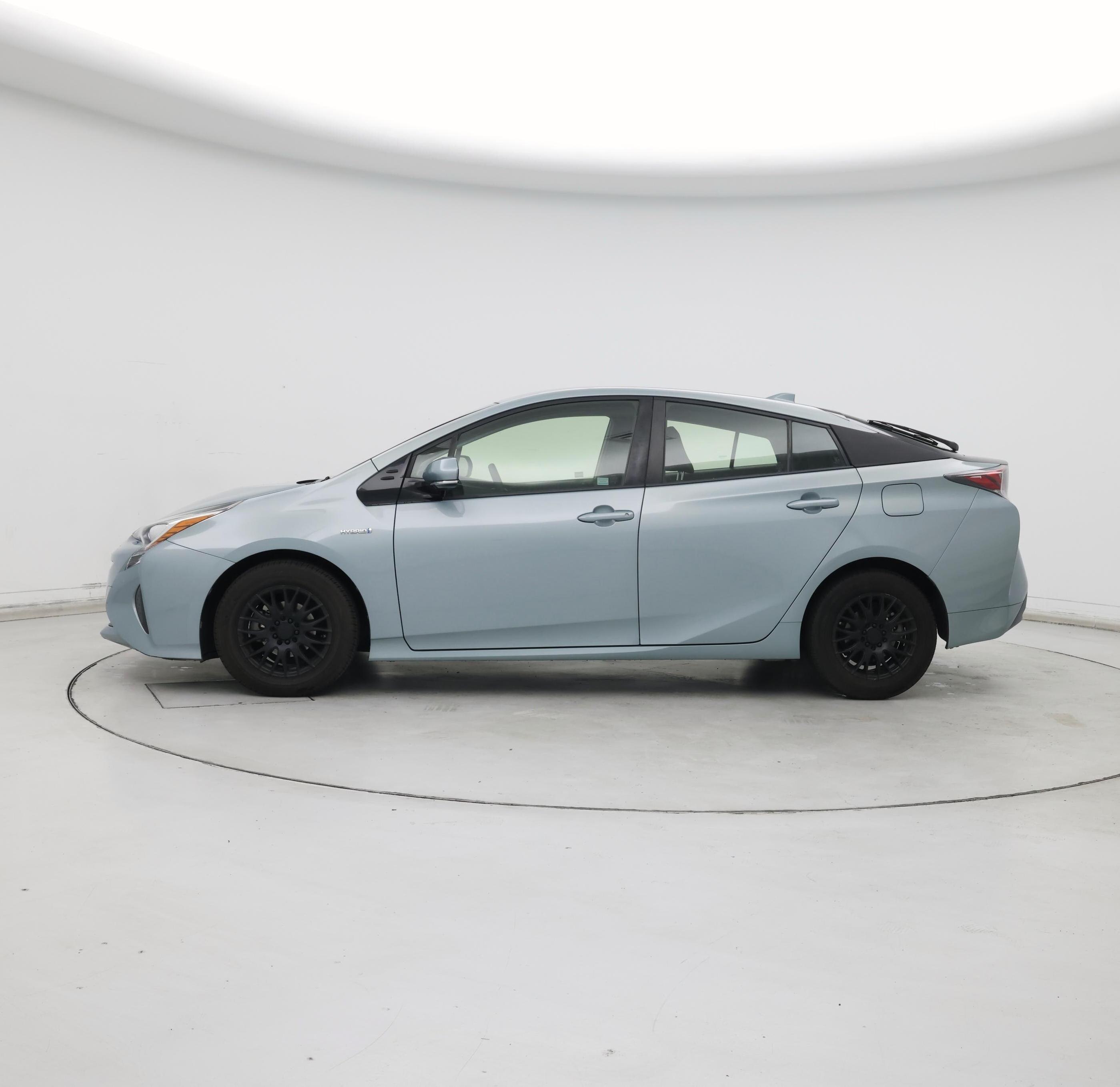 Thumbnail: 2016 Toyota Prius - 3