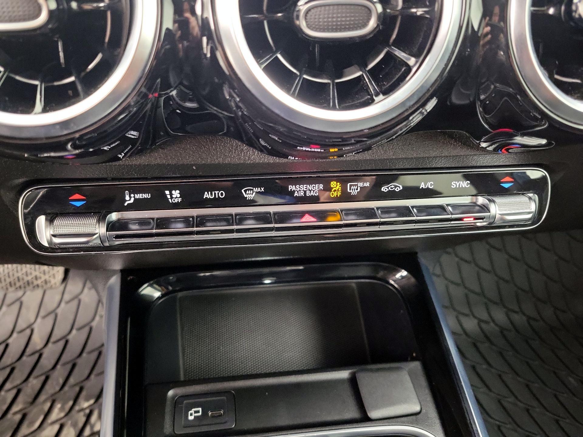 Thumbnail: 2020 Mercedes-Benz GLB - 16