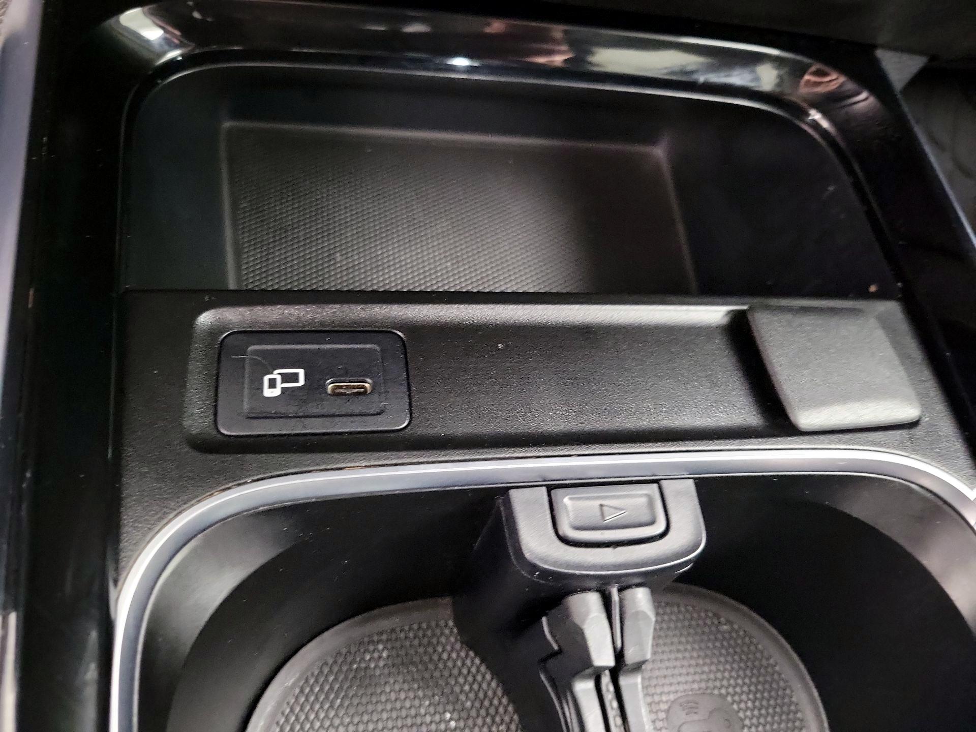 Thumbnail: 2020 Mercedes-Benz GLB - 18