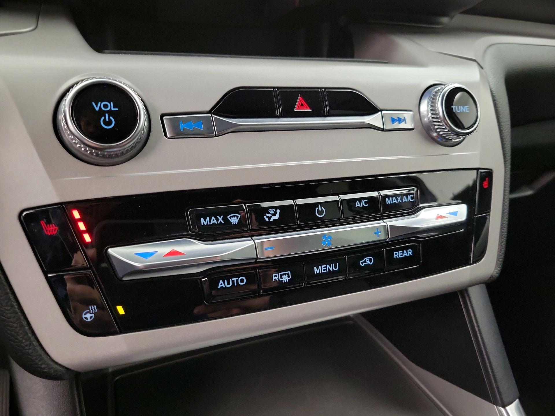 Thumbnail: 2023 Ford Explorer - 16