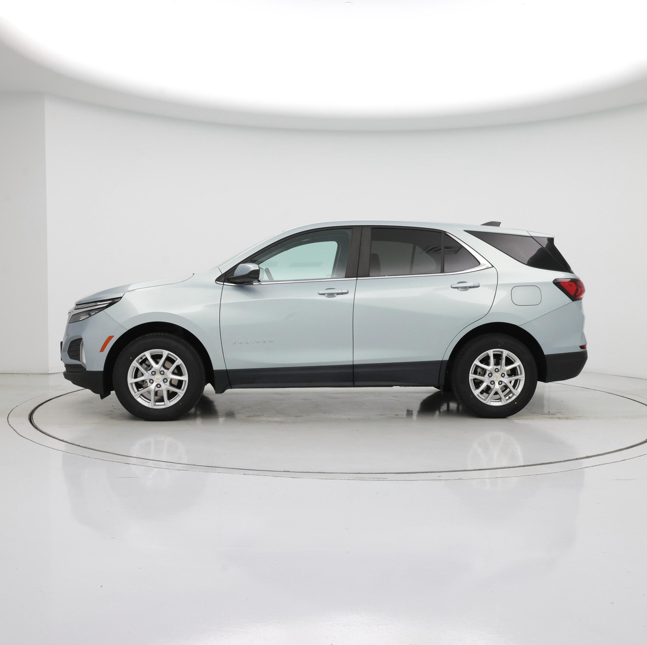 Thumbnail: 2022 Chevrolet Equinox - 3