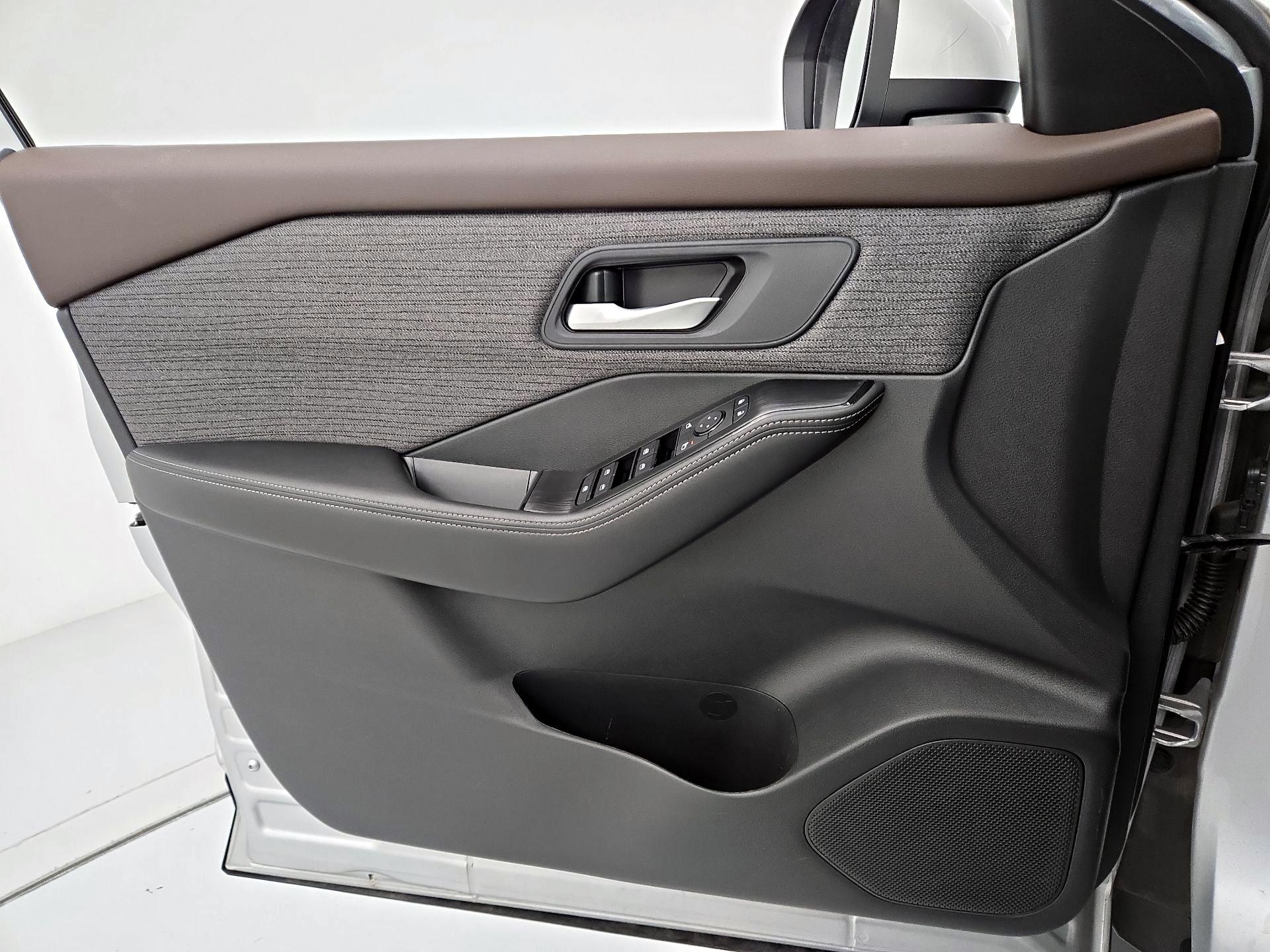 Thumbnail: 2023 Nissan Rogue - 12