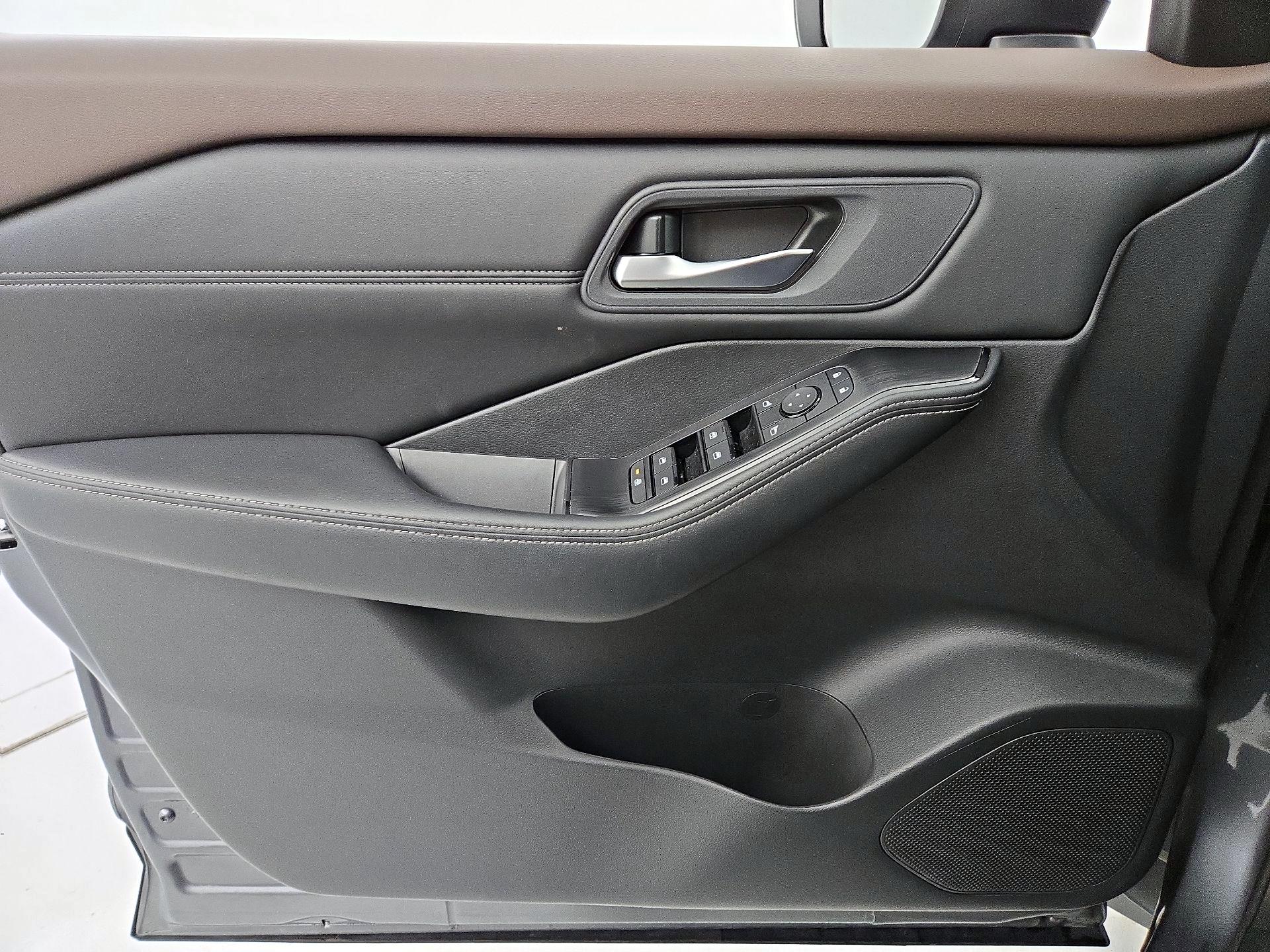 Thumbnail: 2023 Nissan Rogue - 12