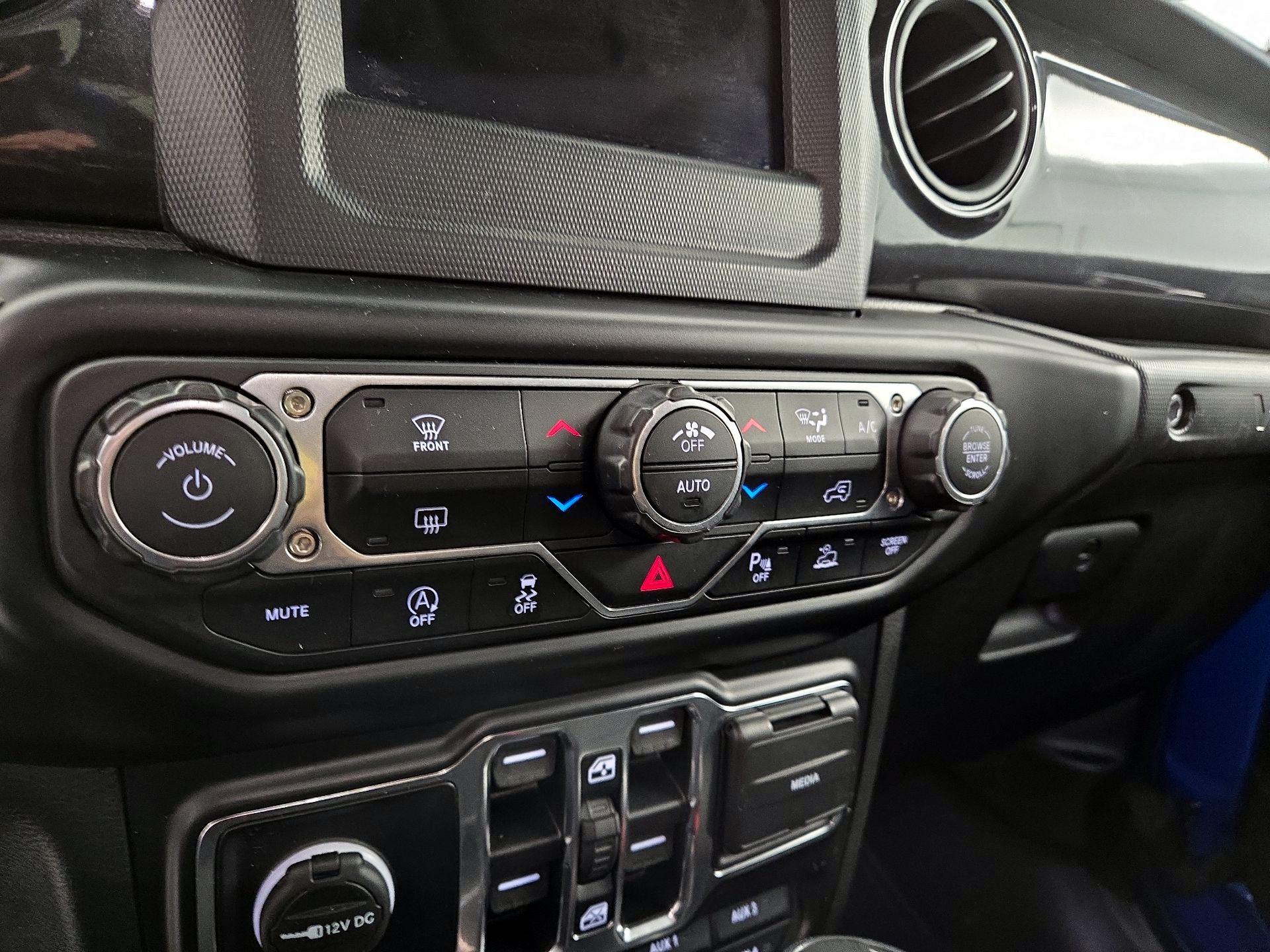 Thumbnail: 2022 Jeep Wrangler - 16