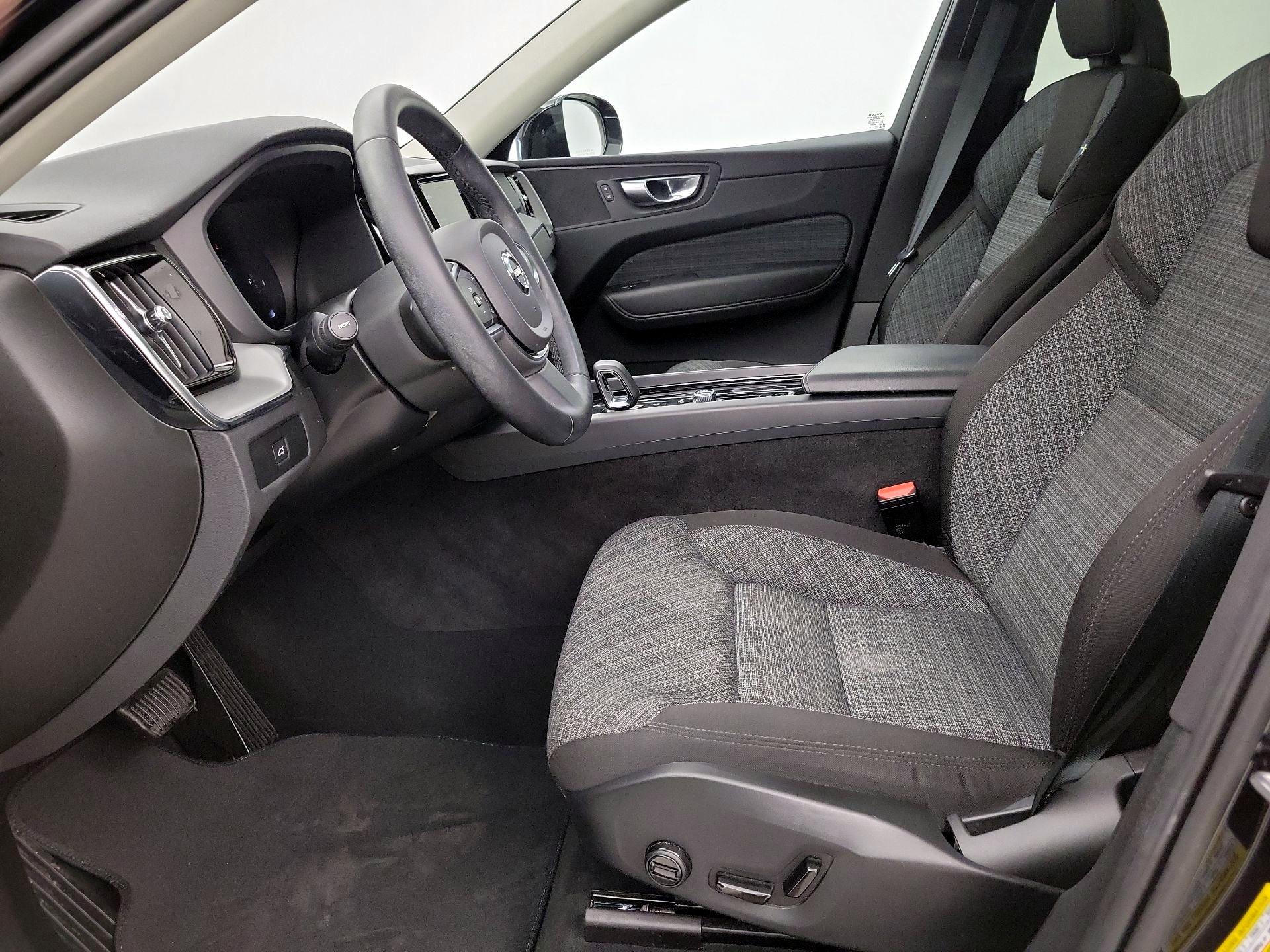 Thumbnail: 2023 Volvo XC60 - 11