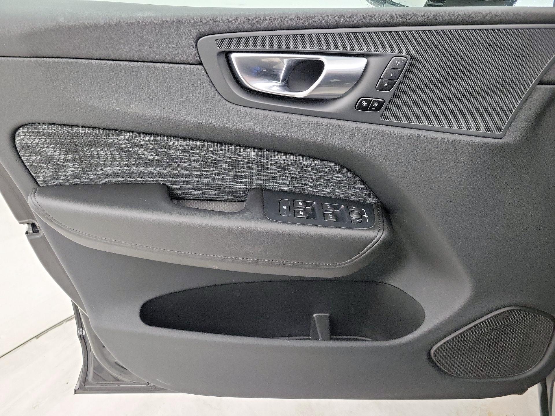 Thumbnail: 2023 Volvo XC60 - 12