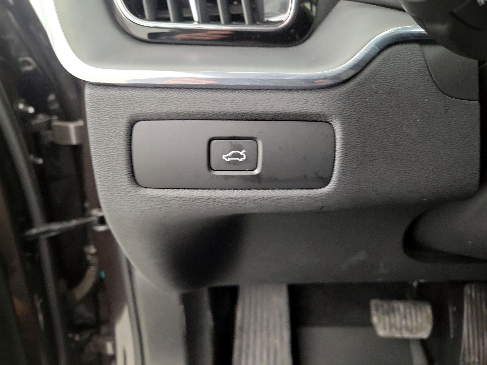 Thumbnail: 2024 Volvo XC60 - 13