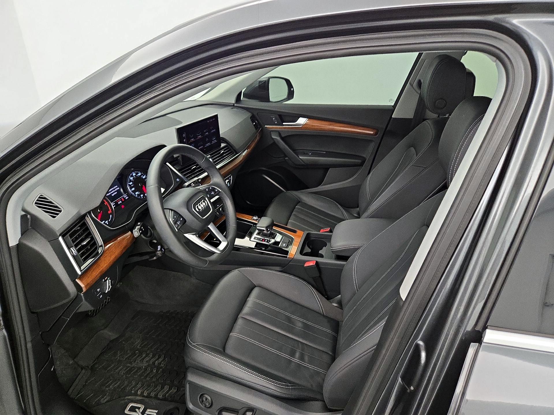 Thumbnail: 2023 Audi Q5 - 11