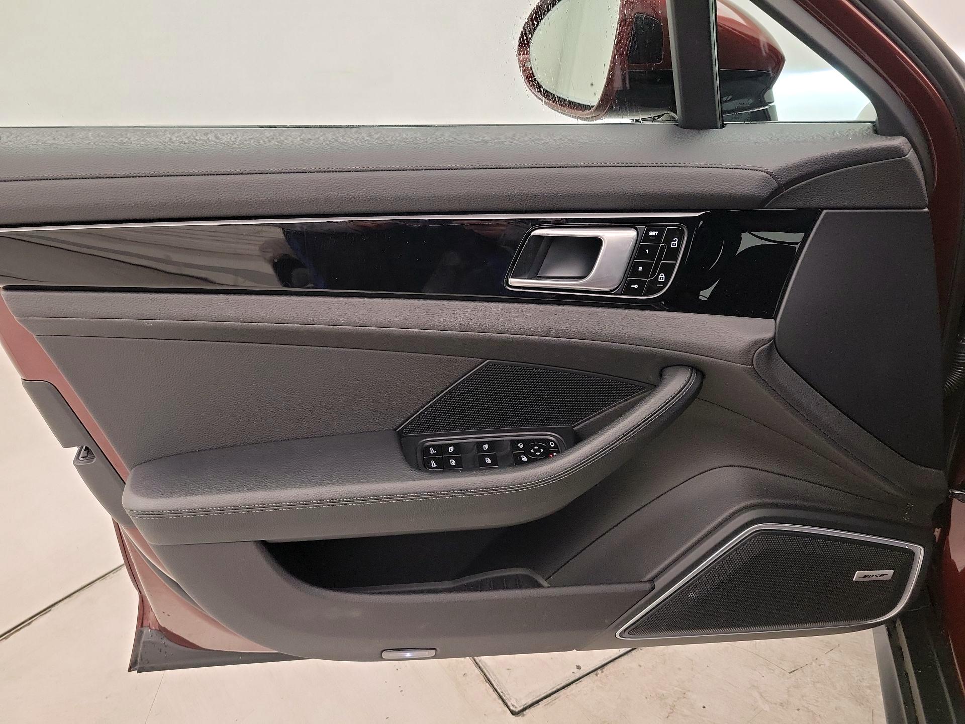 Thumbnail: 2021 Porsche Panamera - 12