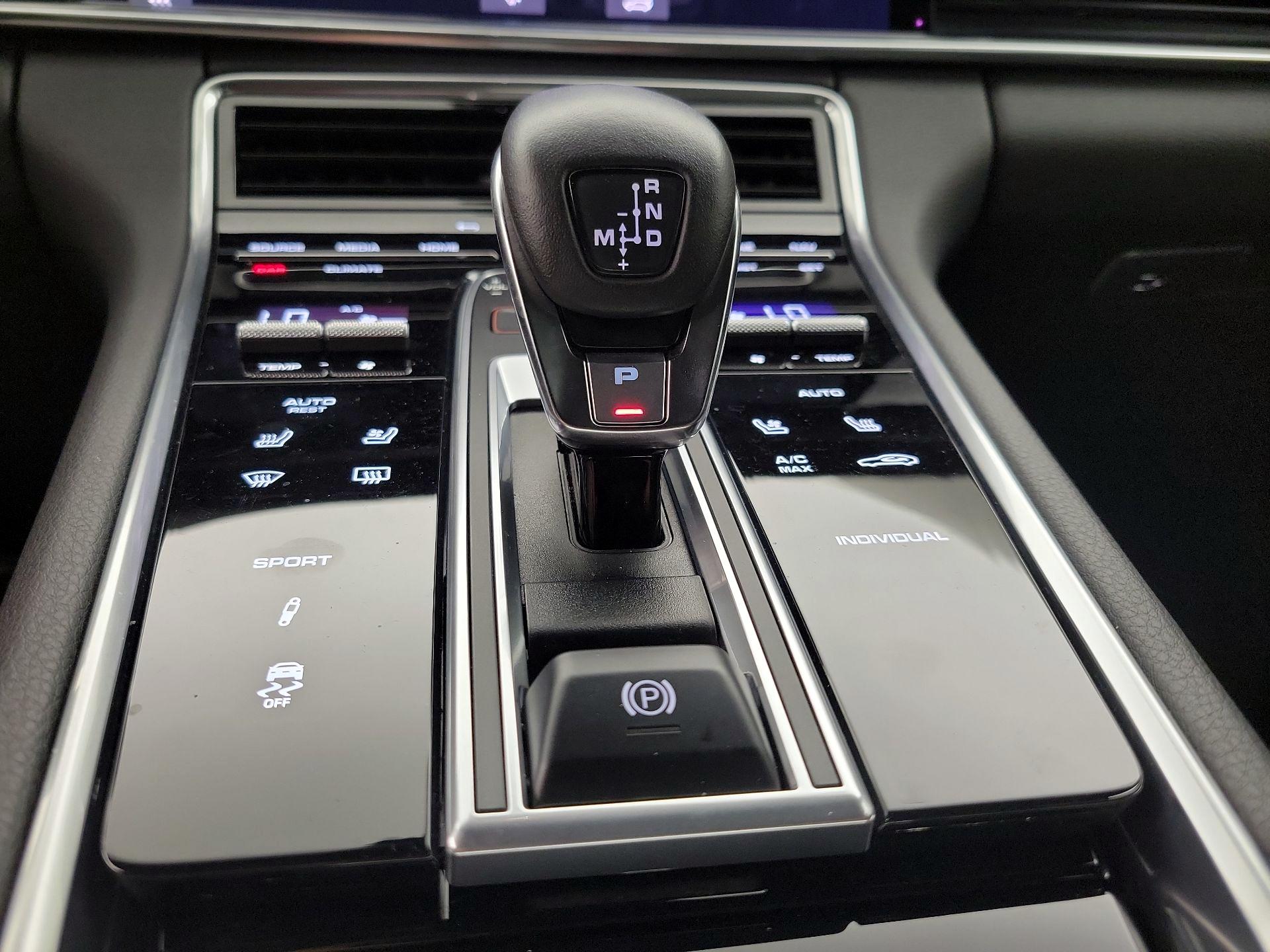 Thumbnail: 2021 Porsche Panamera - 17