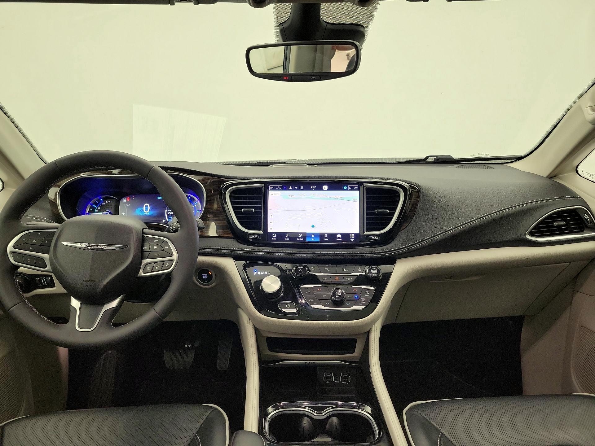 Thumbnail: 2023 Chrysler Pacifica - 9