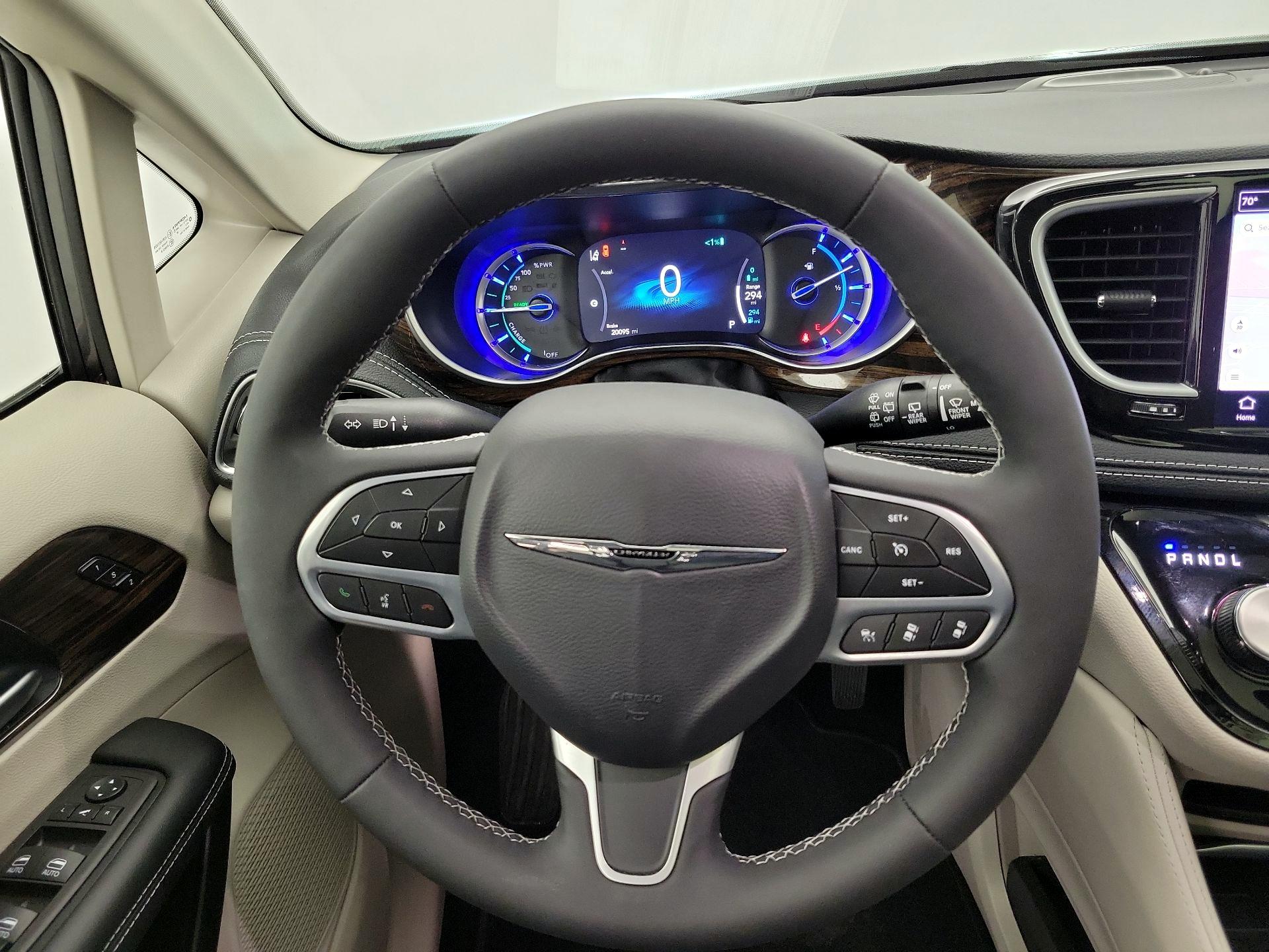 Thumbnail: 2023 Chrysler Pacifica - 10