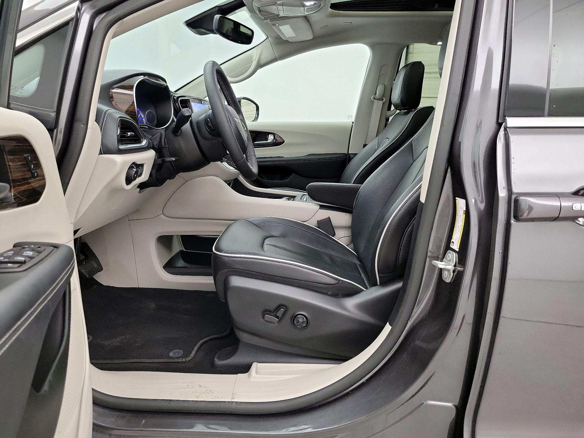 Thumbnail: 2023 Chrysler Pacifica - 11