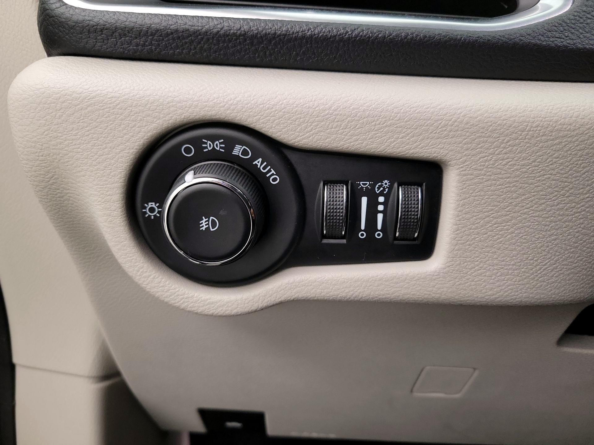 Thumbnail: 2023 Chrysler Pacifica - 13