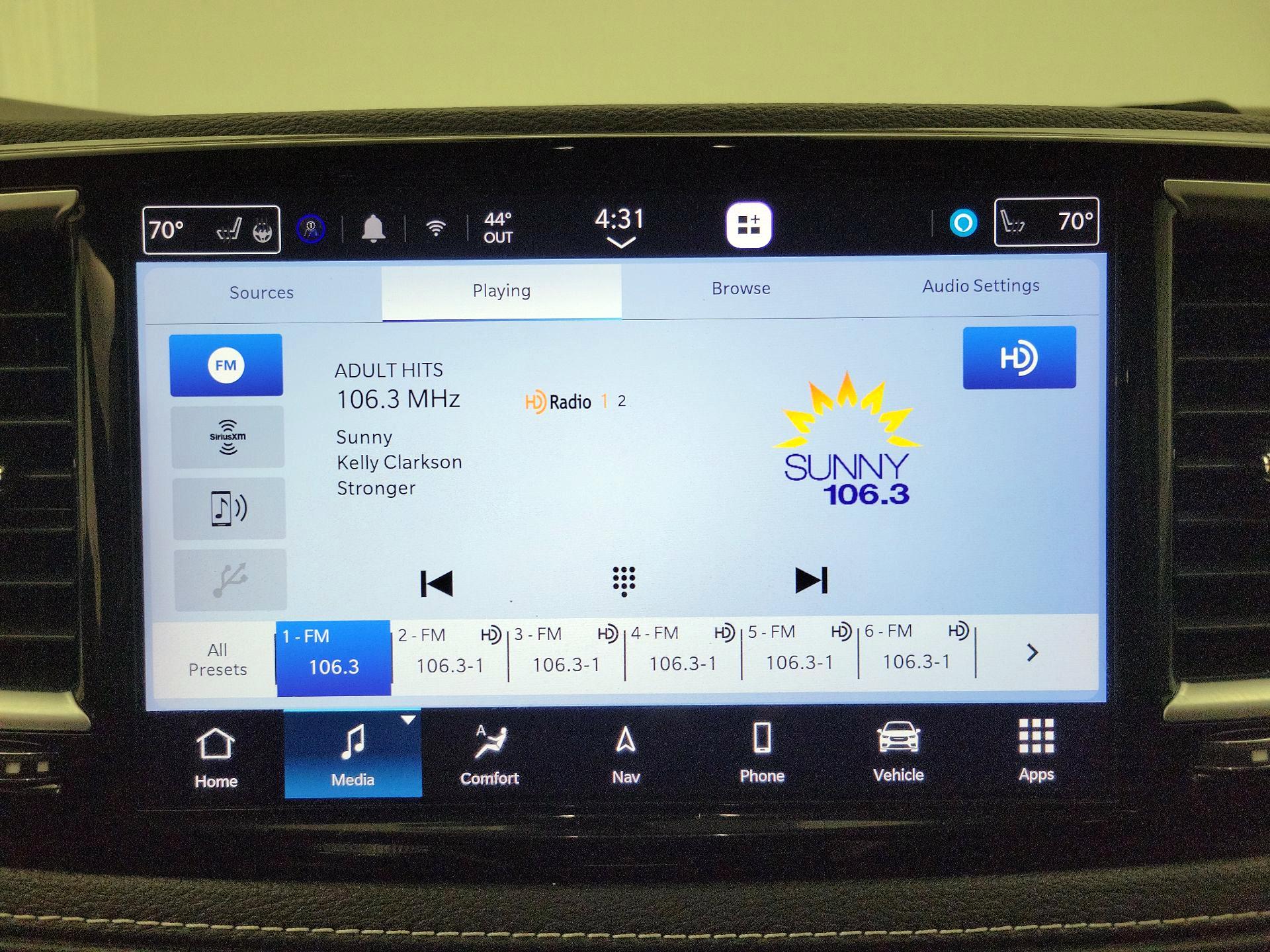 Thumbnail: 2023 Chrysler Pacifica - 16