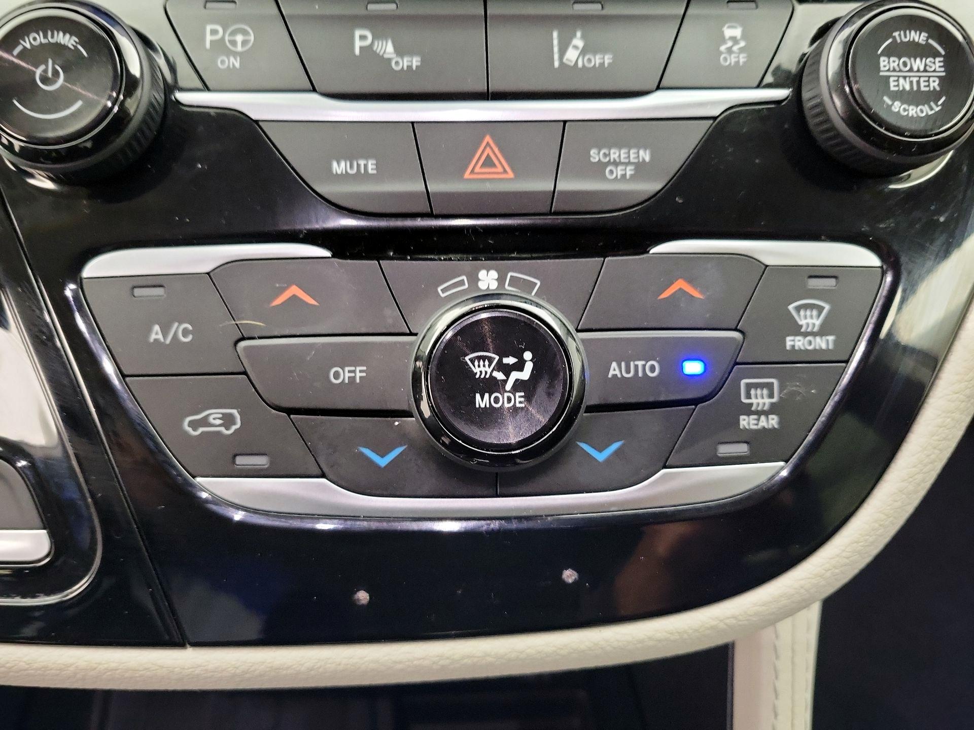 Thumbnail: 2023 Chrysler Pacifica - 17