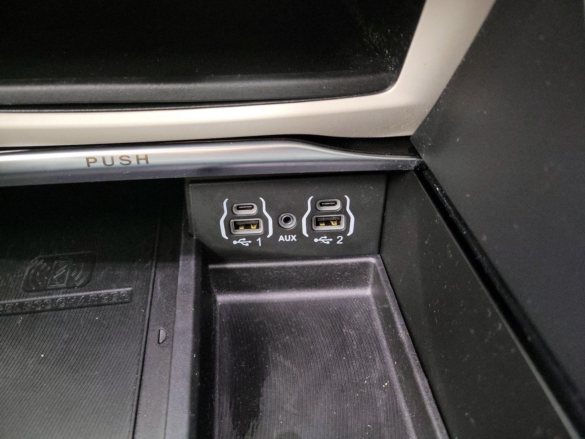 Thumbnail: 2023 Chrysler Pacifica - 19