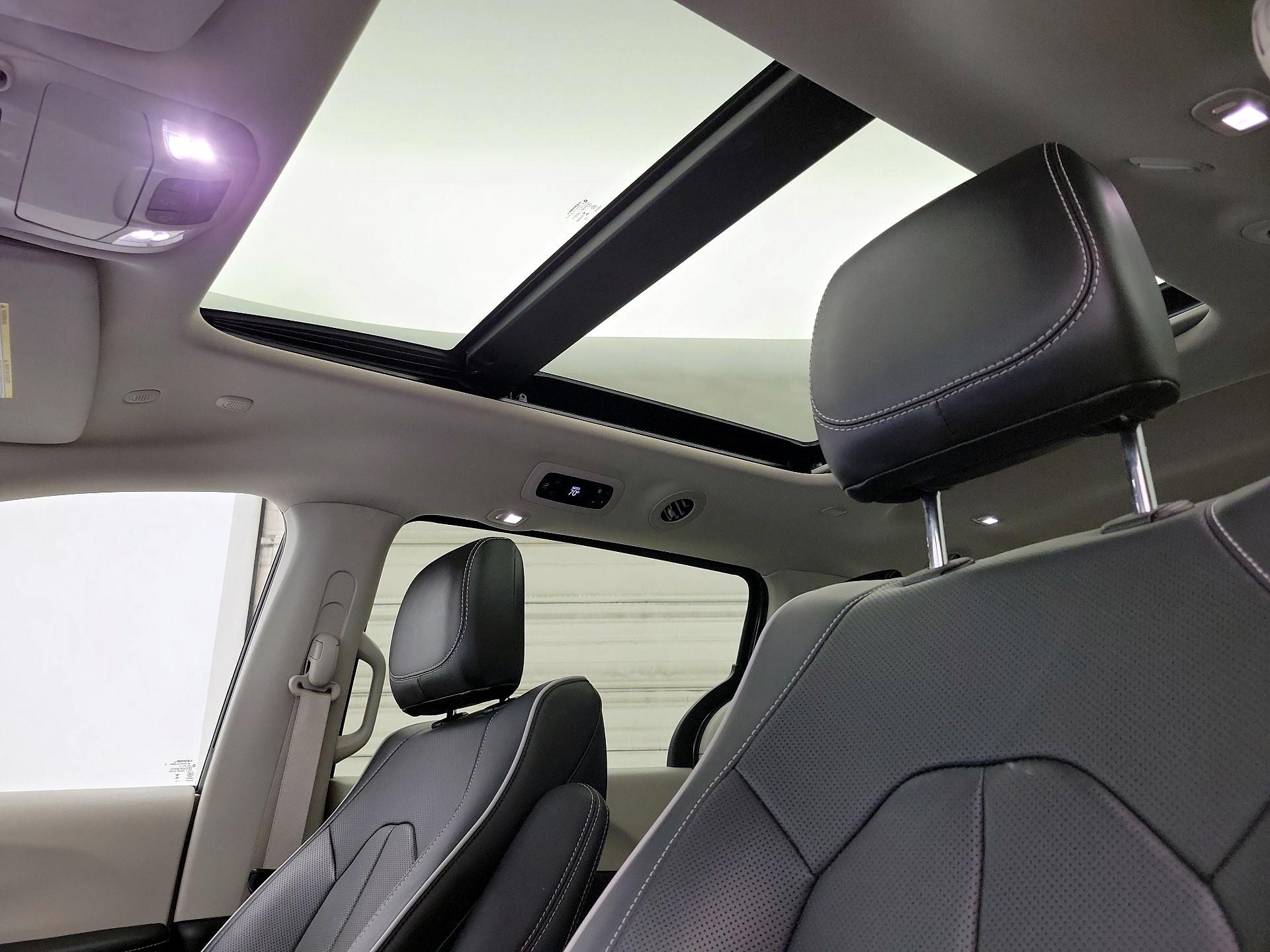 Thumbnail: 2023 Chrysler Pacifica - 20