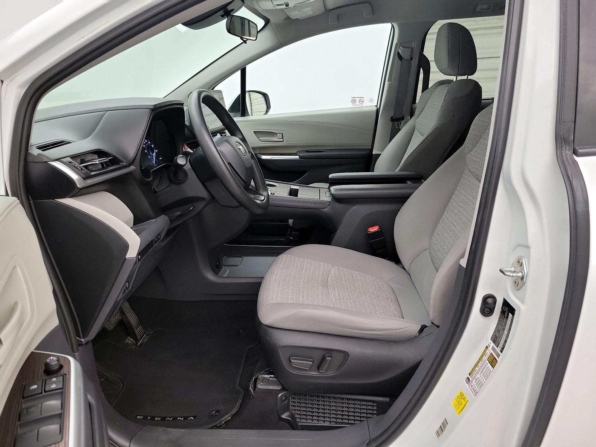 Thumbnail: 2022 Toyota Sienna - 11