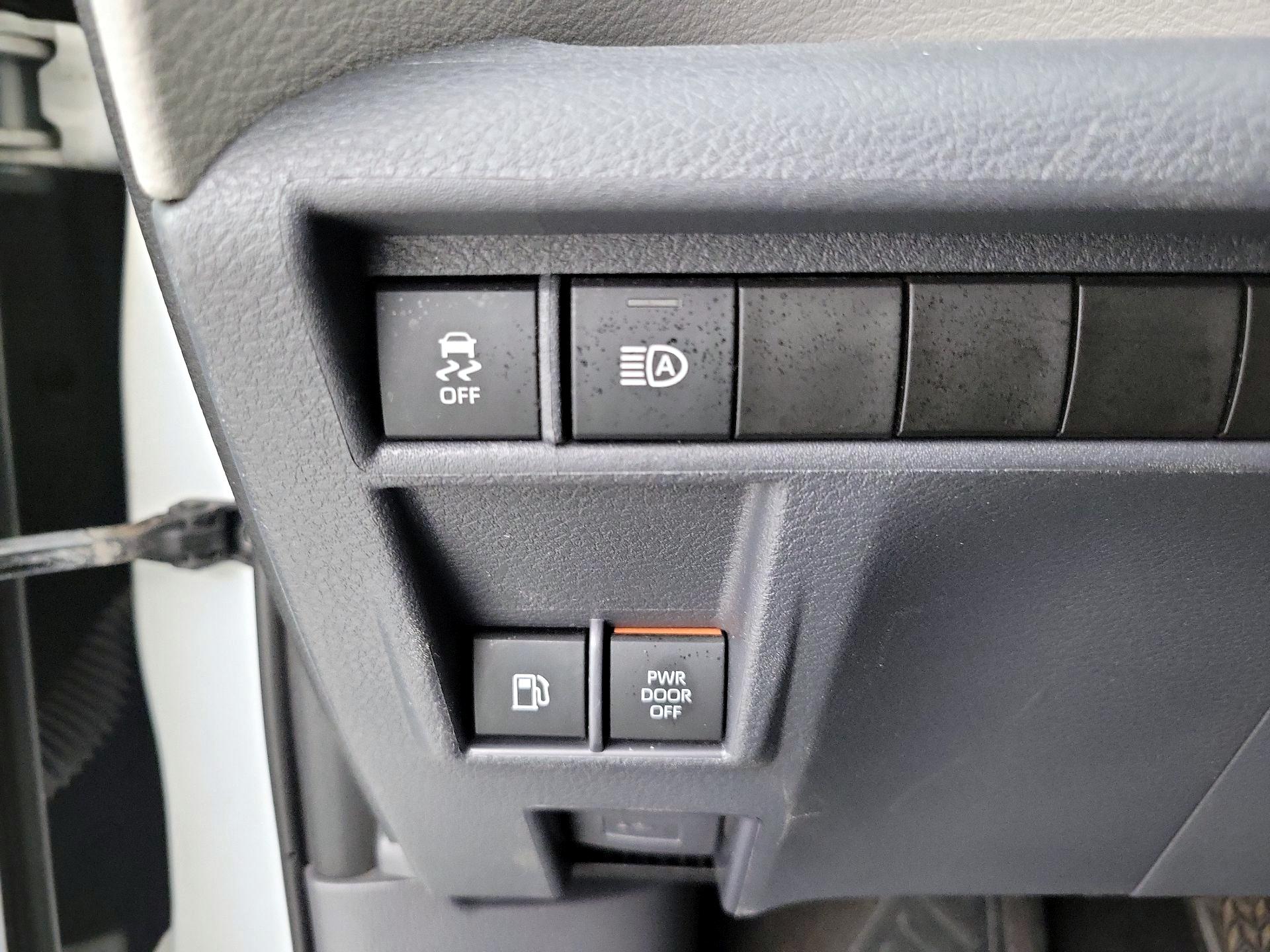 Thumbnail: 2022 Toyota Sienna - 13